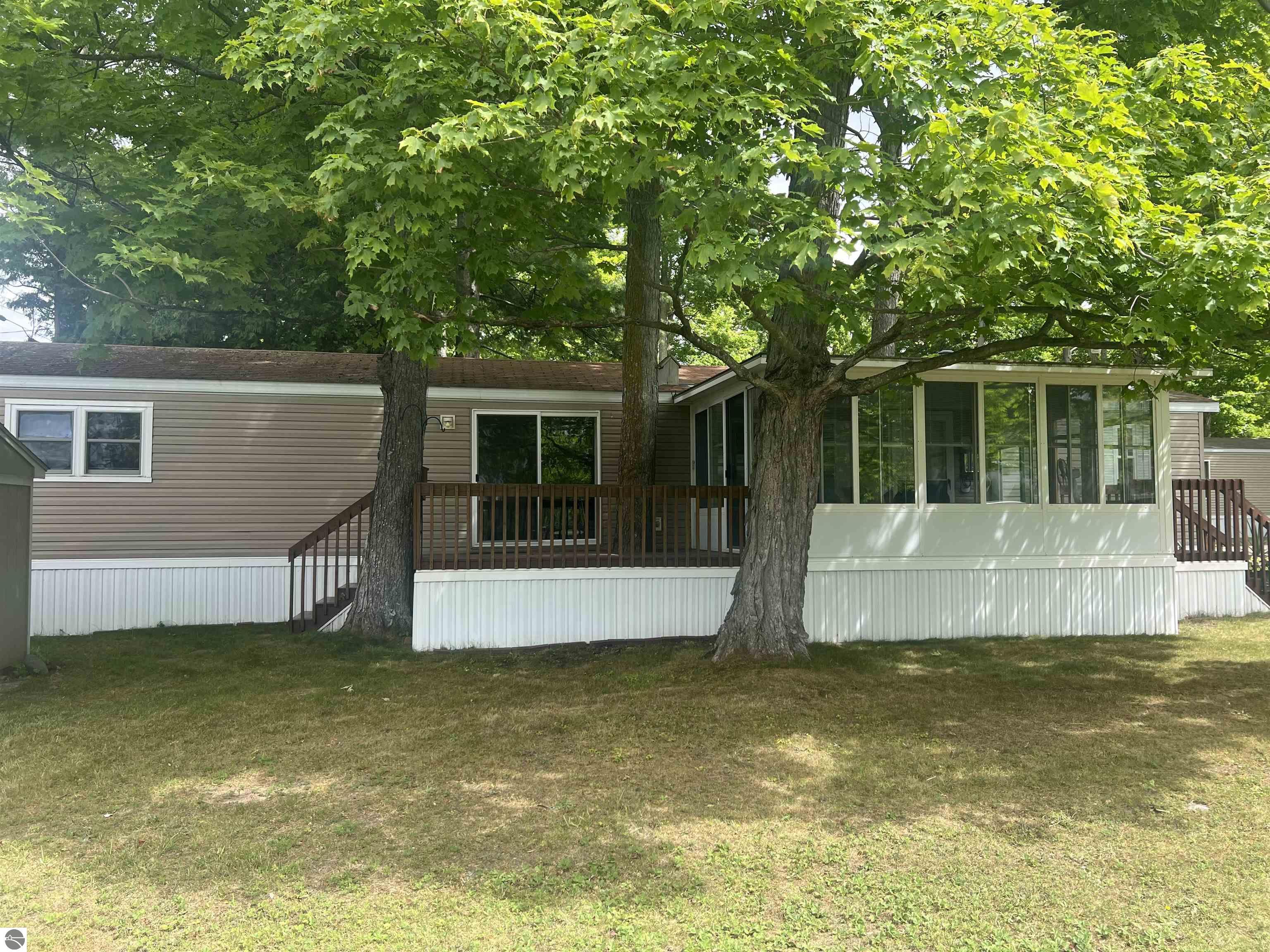 601 Maplewood, Elk Rapids, MI 49629 — Photo 25