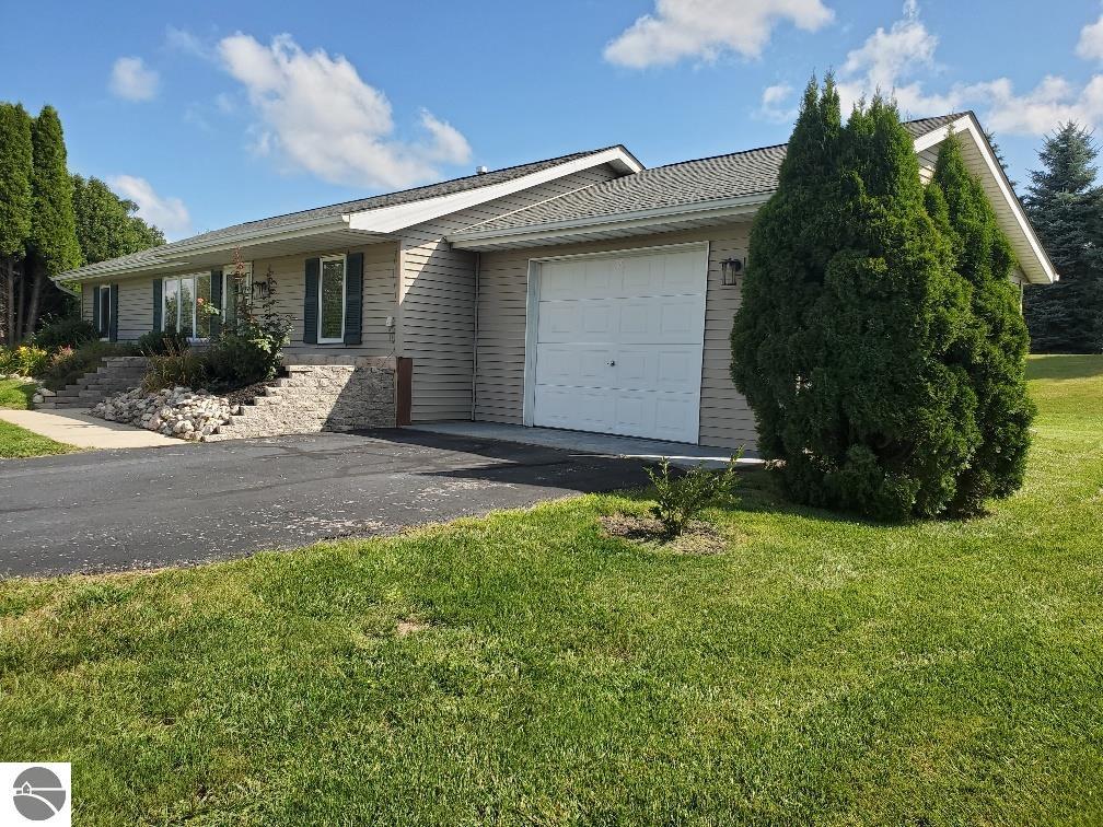 1065 Clubhouse Drive, Lake Isabella, MI 48893 — Photo 30