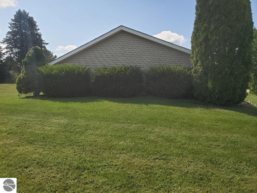 1065 Clubhouse Drive, Lake Isabella, MI 48893 — Photo 32