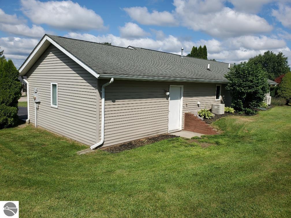 1065 Clubhouse Drive, Lake Isabella, MI 48893 — Photo 36