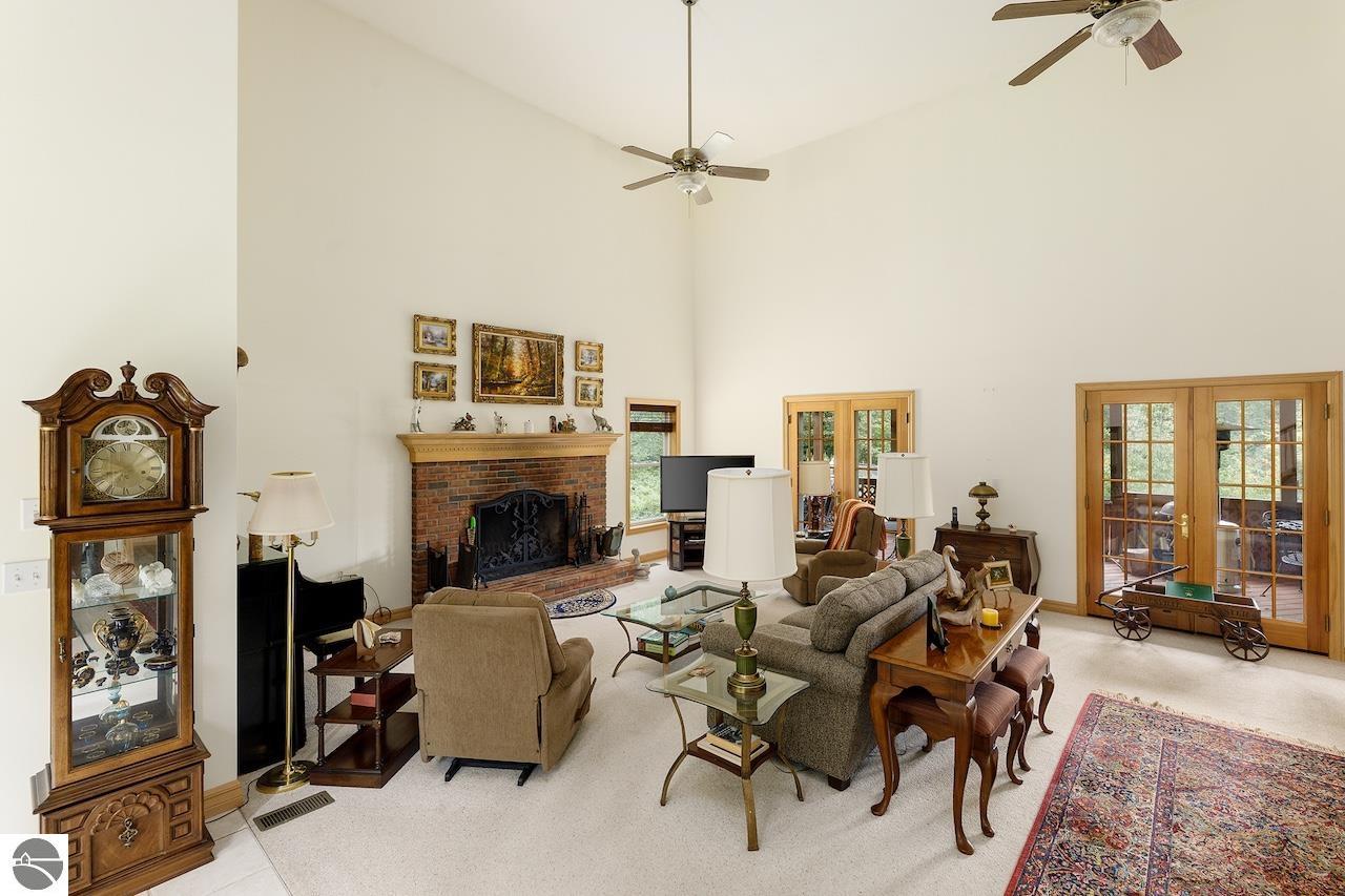 MLS 1926281 The Ticker