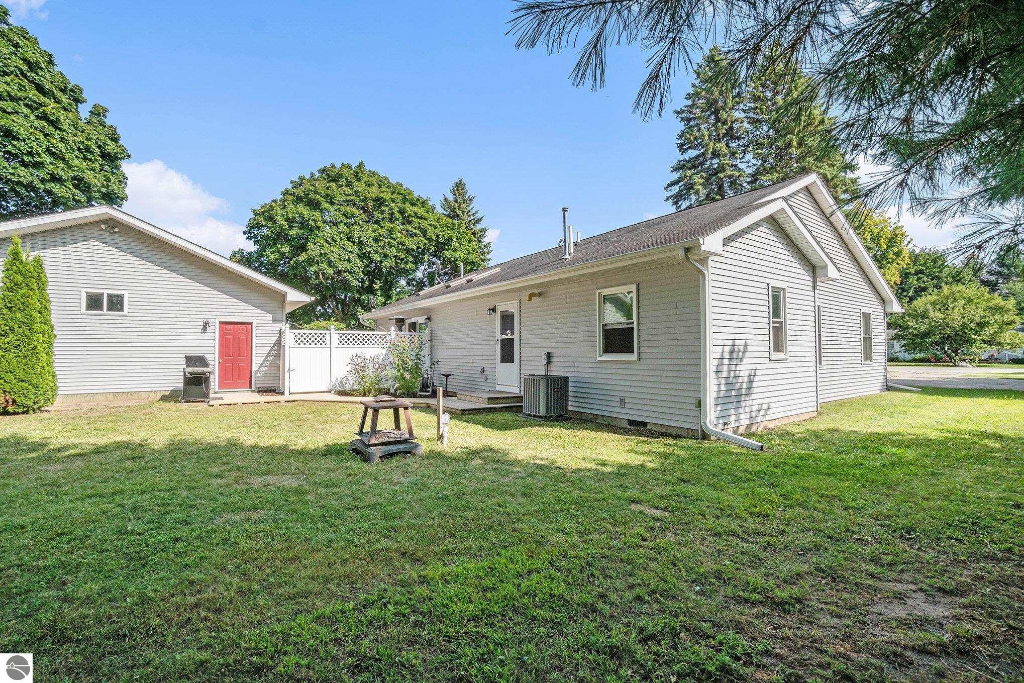 509 E Third Street, Elk Rapids, MI 49629 — Photo 37