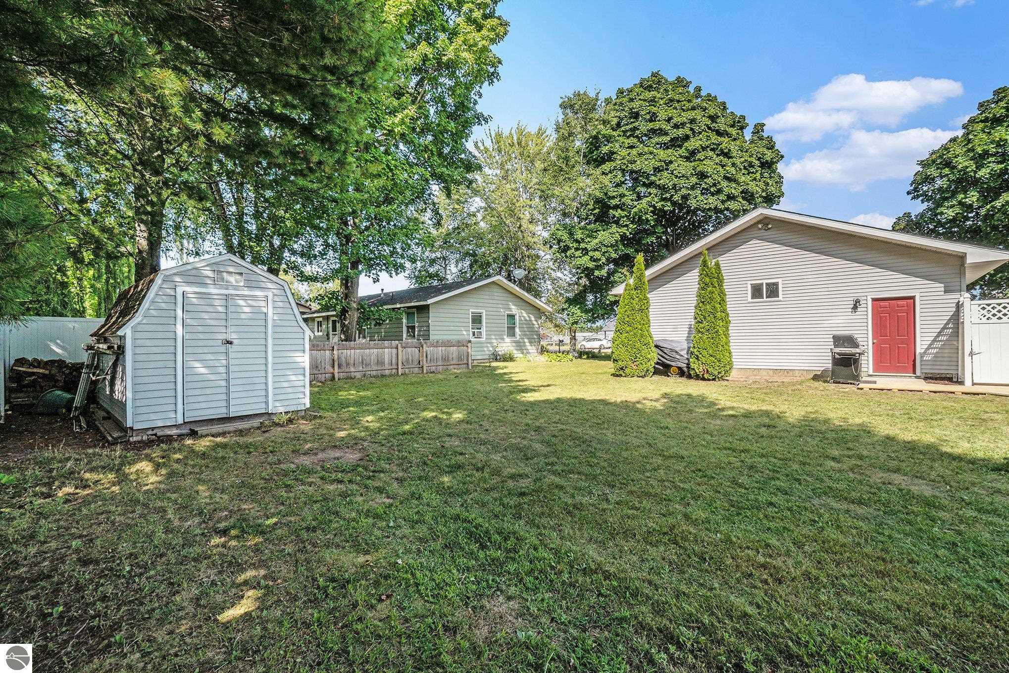 509 E Third Street, Elk Rapids, MI 49629 — Photo 38