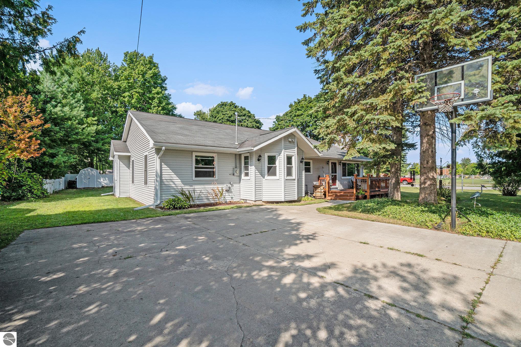 509 E Third Street, Elk Rapids, MI 49629 — Photo 40