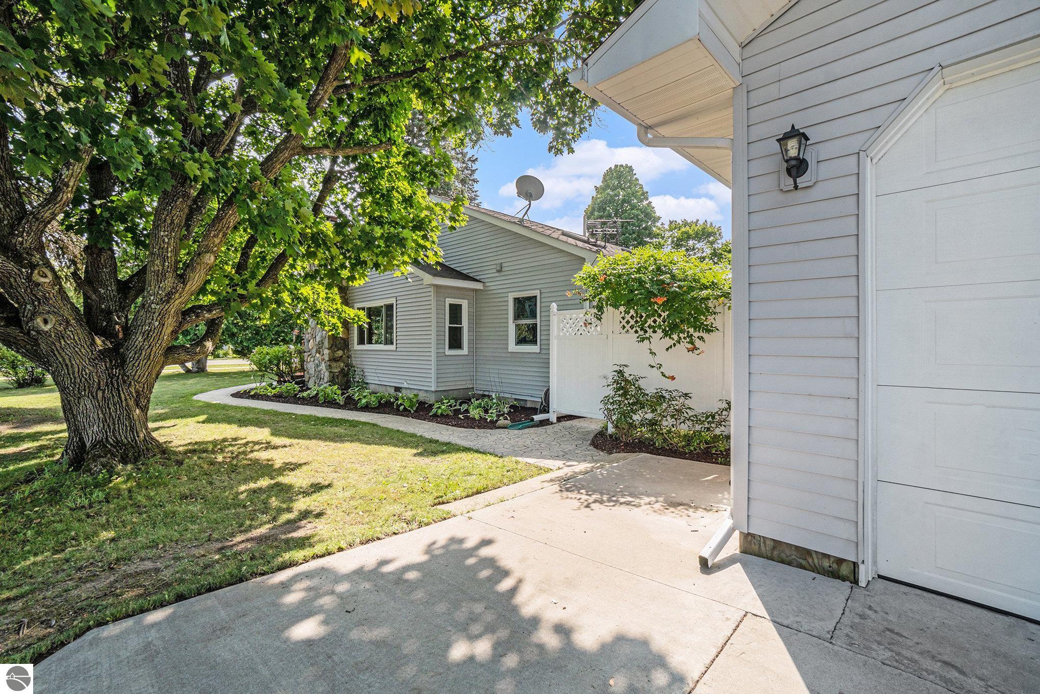 509 E Third Street, Elk Rapids, MI 49629 — Photo 47