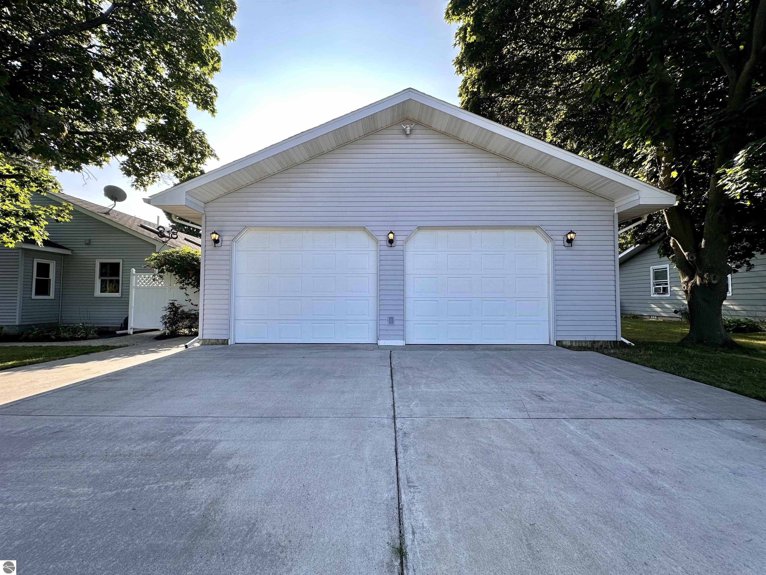 509 E Third Street, Elk Rapids, MI 49629 — Photo 48