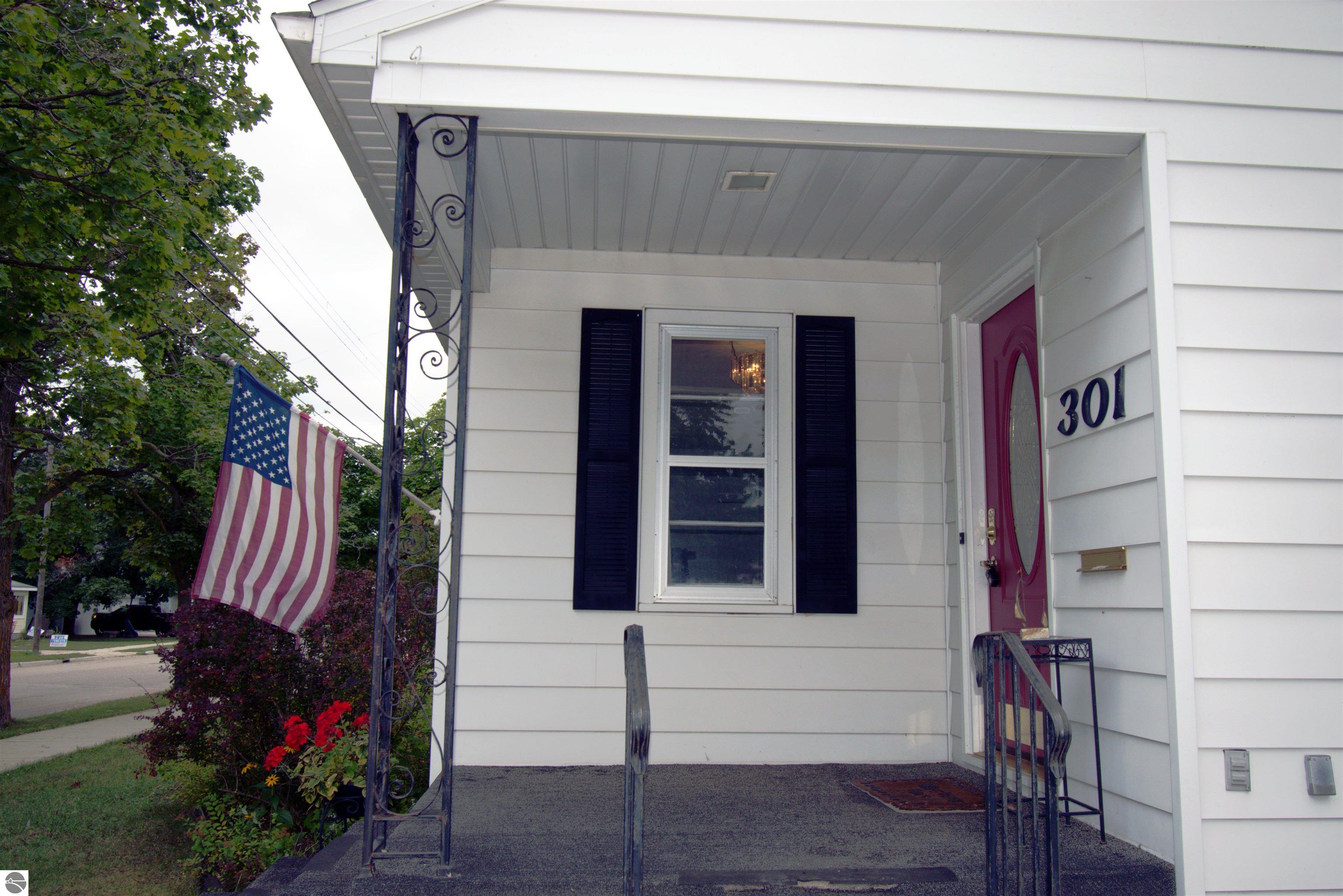 301 John R Street, Clare, MI 48617 — Photo 3