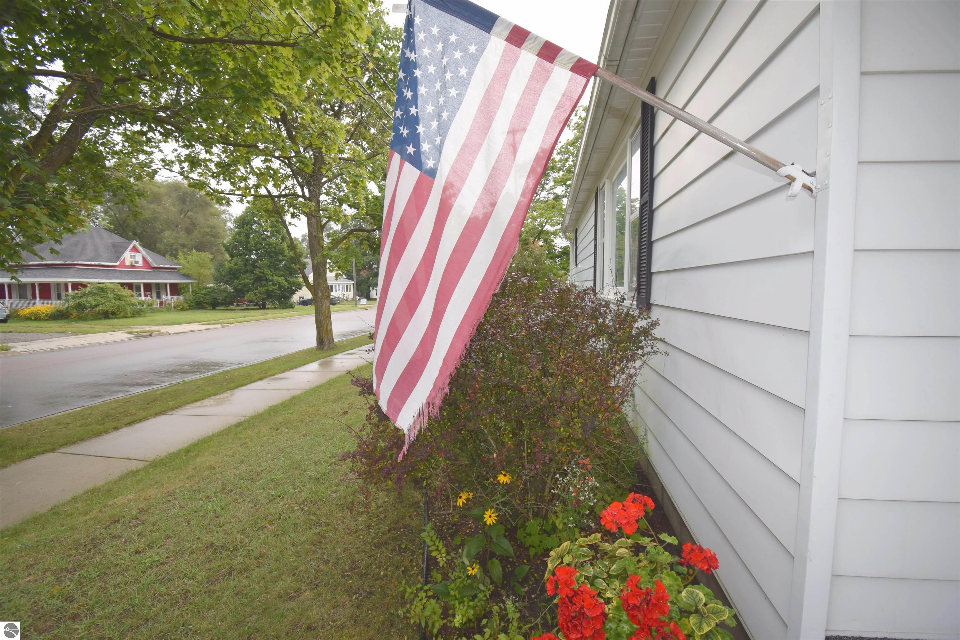 301 John R Street, Clare, MI 48617 — Photo 4