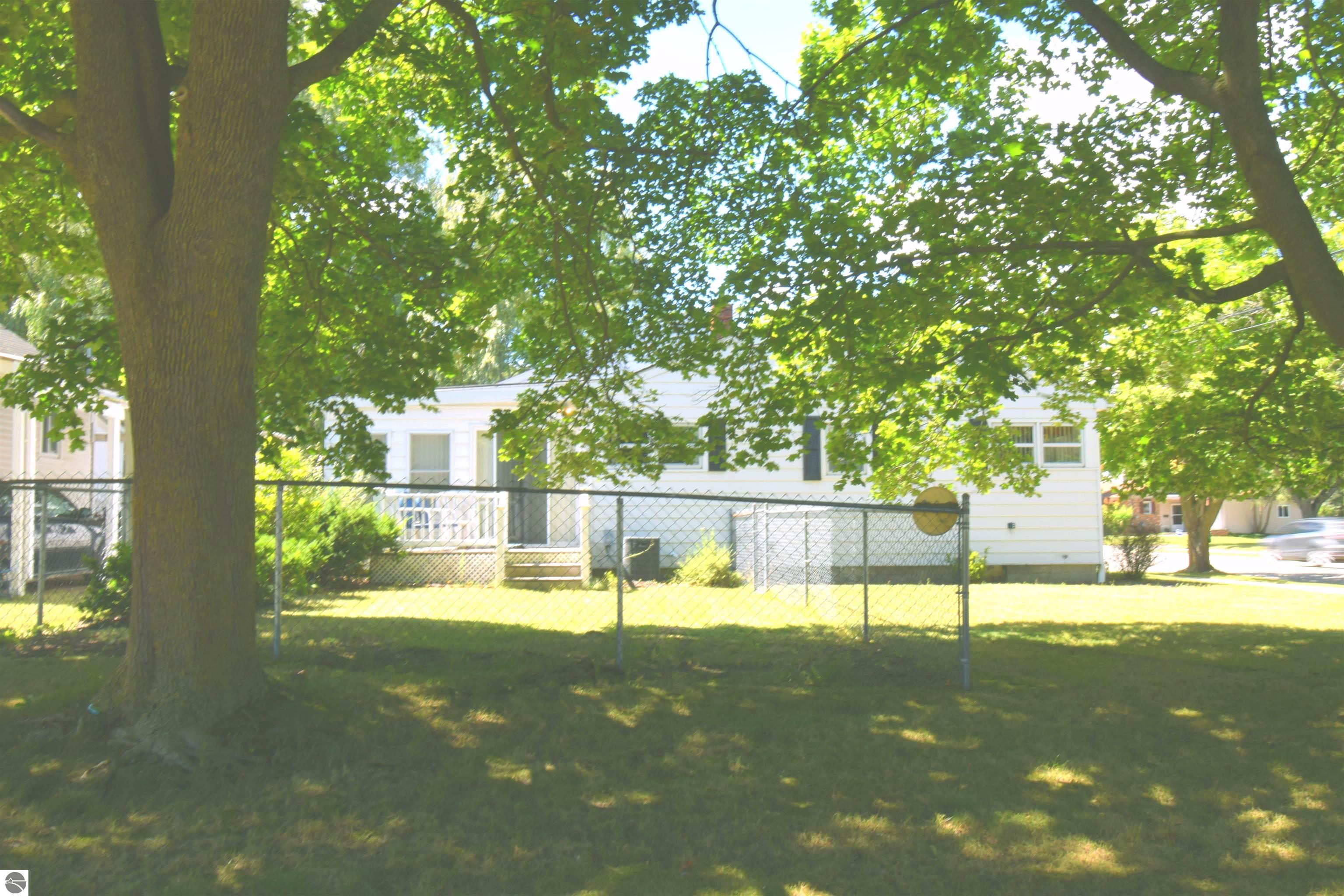 301 John R Street, Clare, MI 48617 — Photo 5