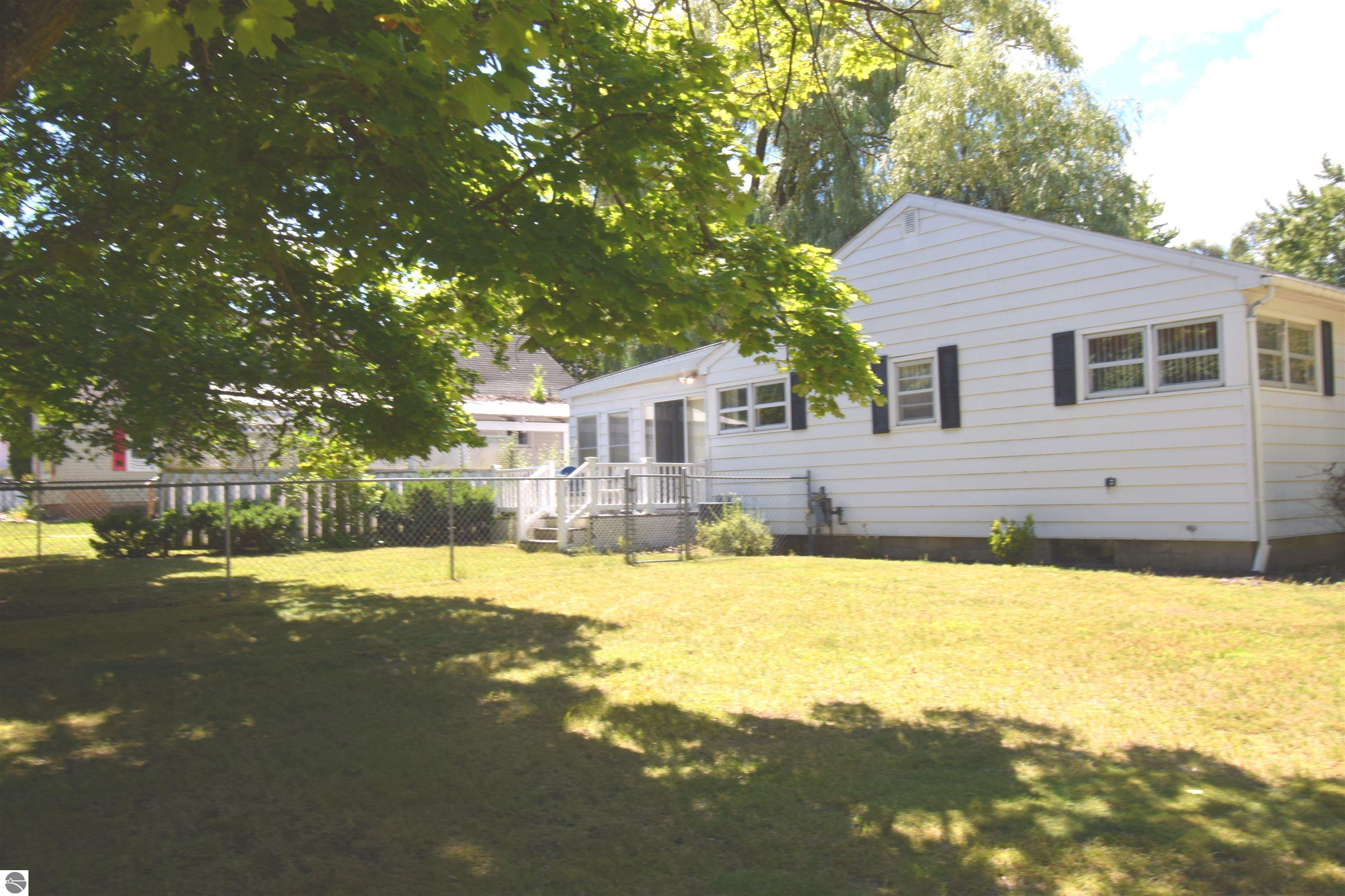 301 John R Street, Clare, MI 48617 — Photo 6