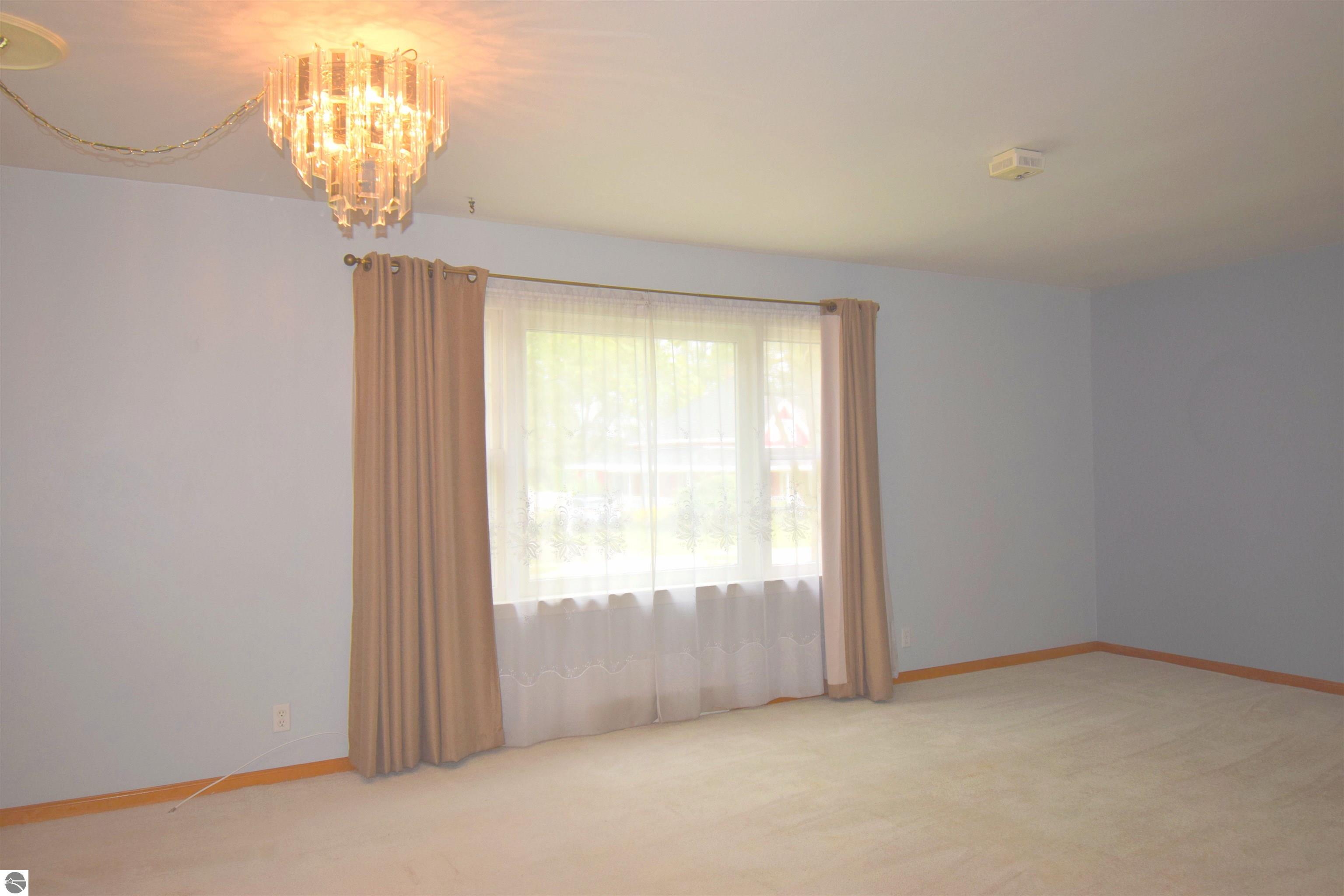 301 John R Street, Clare, MI 48617 — Photo 10