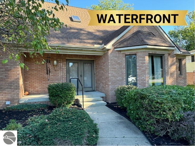 501 Wilcox Parkway, Clare, MI 48617 — front exterior