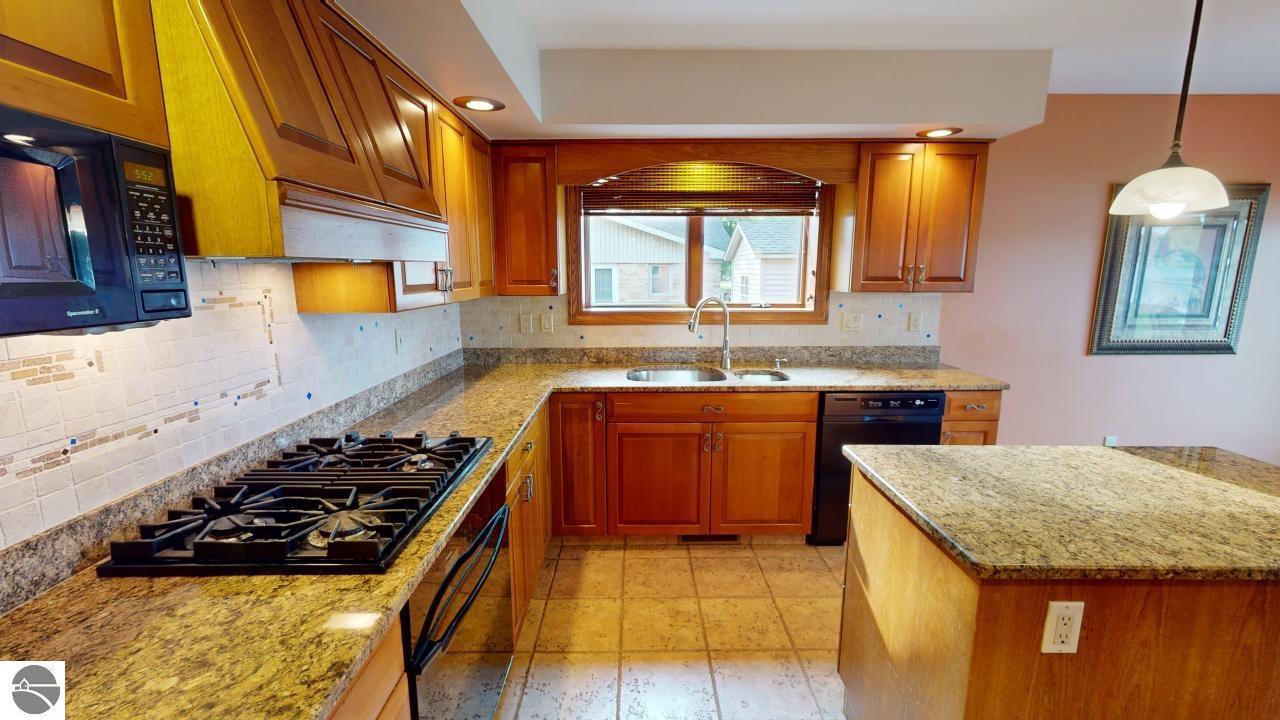 501 Wilcox Parkway, Clare, MI 48617 — Photo 21