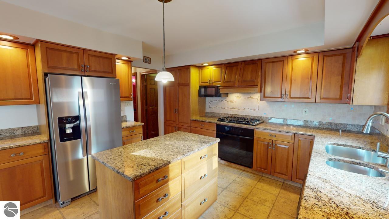 501 Wilcox Parkway, Clare, MI 48617 — Photo 22
