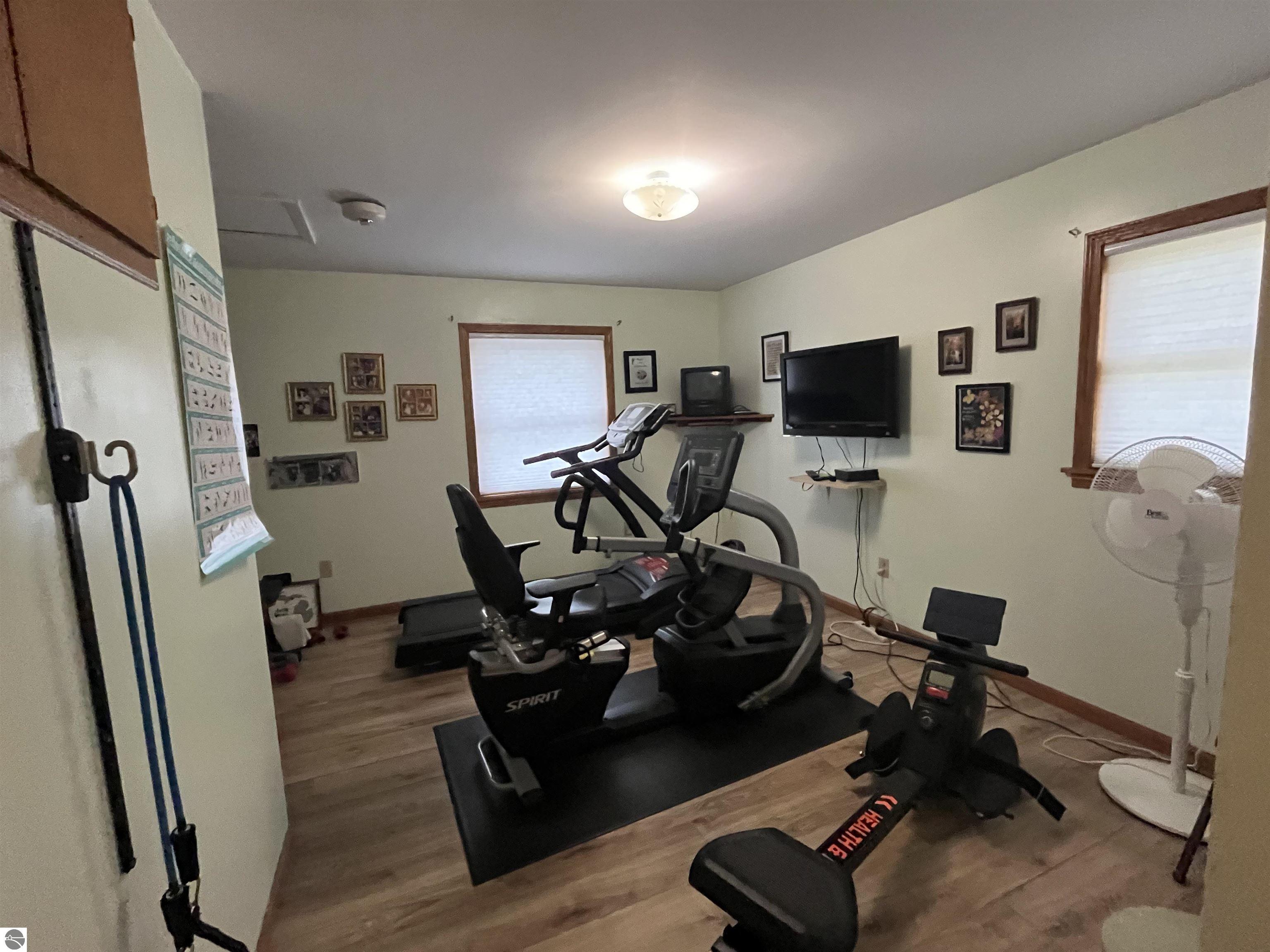 308 Forest Avenue, Clare, MI 48617 — Photo 32