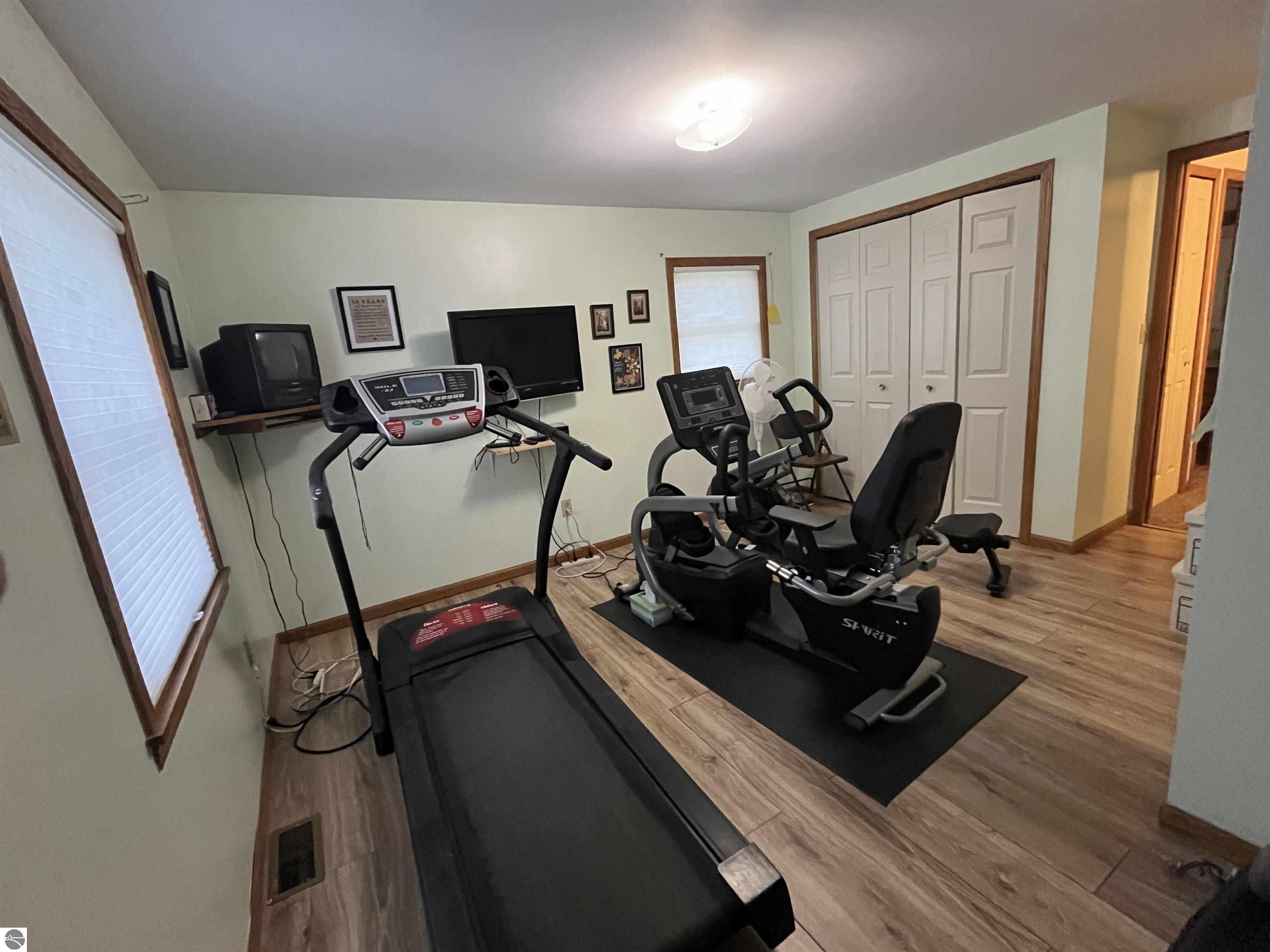 308 Forest Avenue, Clare, MI 48617 — Photo 33