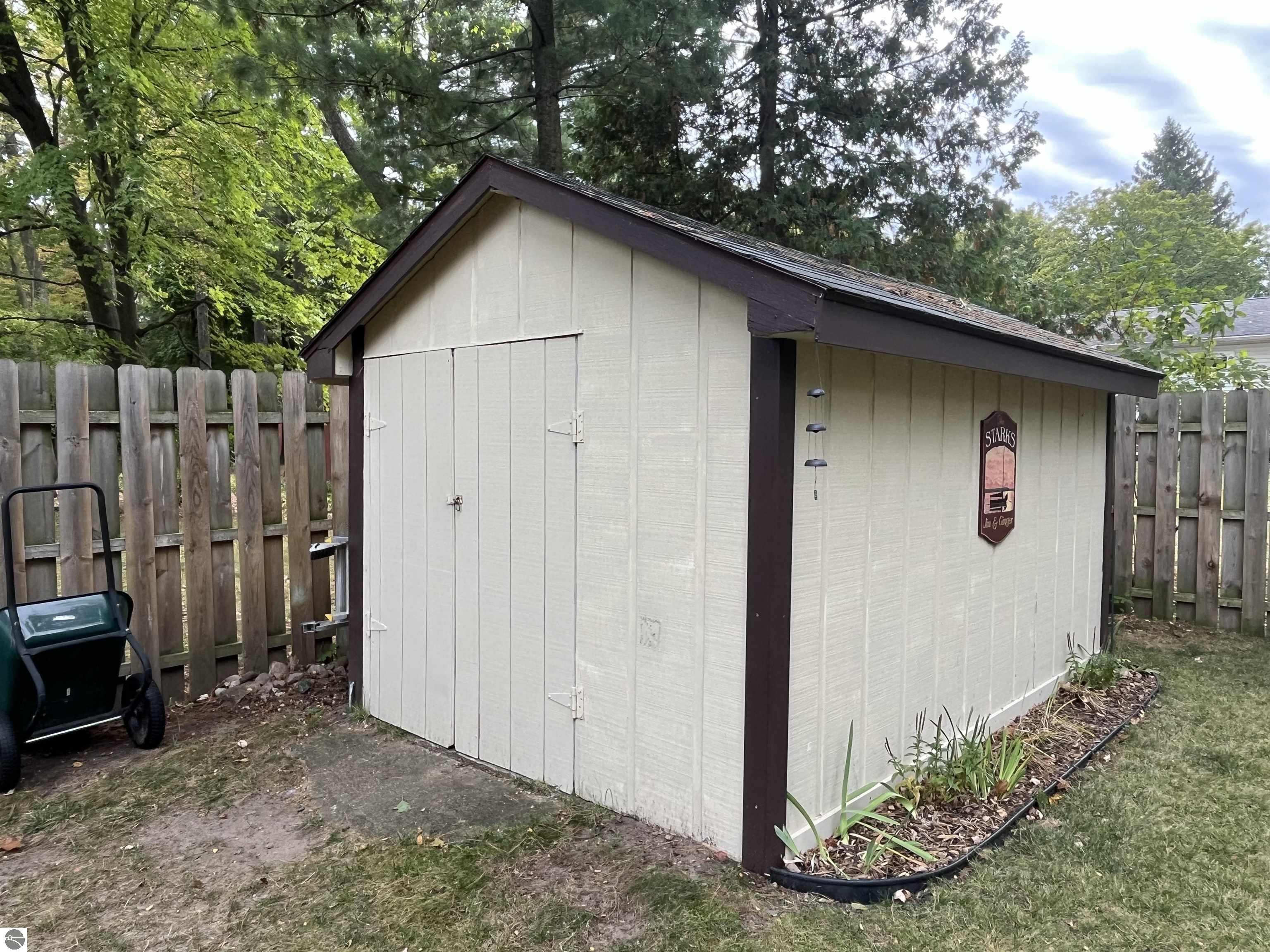 308 Forest Avenue, Clare, MI 48617 — Photo 37