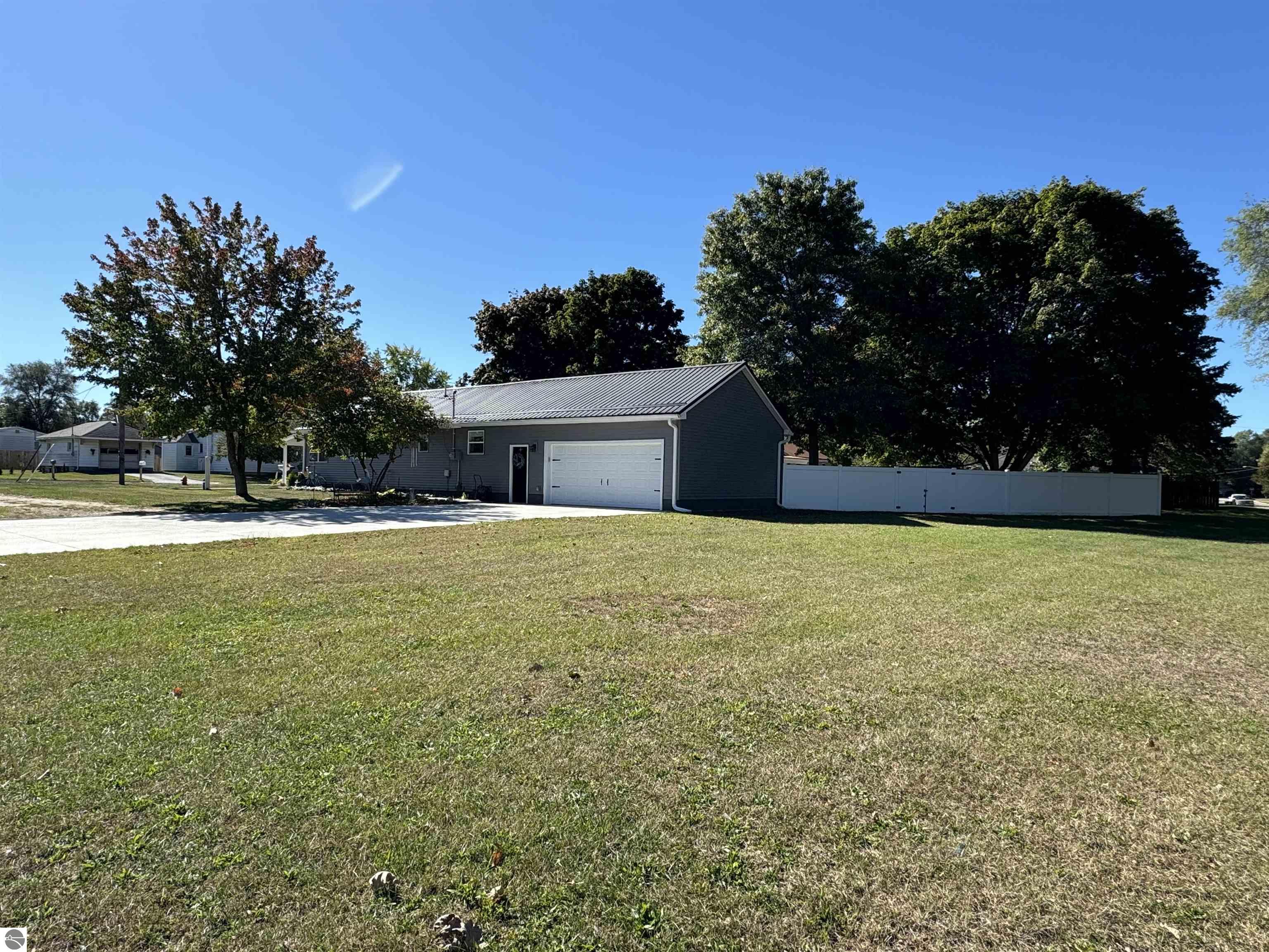 512 Manee Street, Clare, MI 48617 — Photo 4