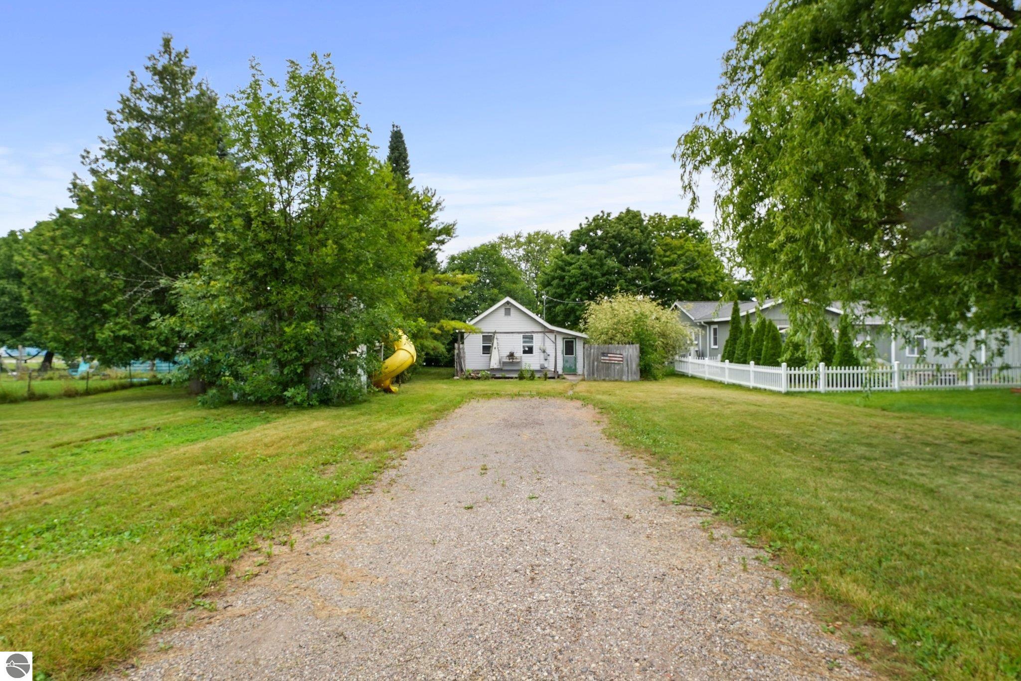 208 Lake, Elk Rapids, MI 49629 — Photo 2