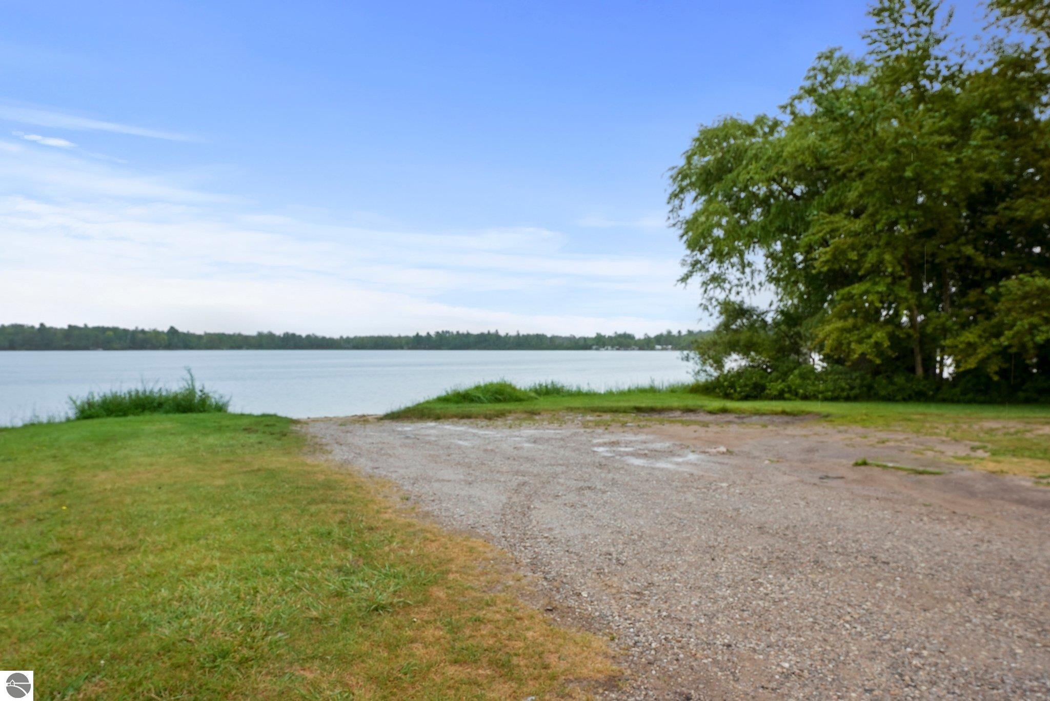 208 Lake, Elk Rapids, MI 49629 — Photo 15
