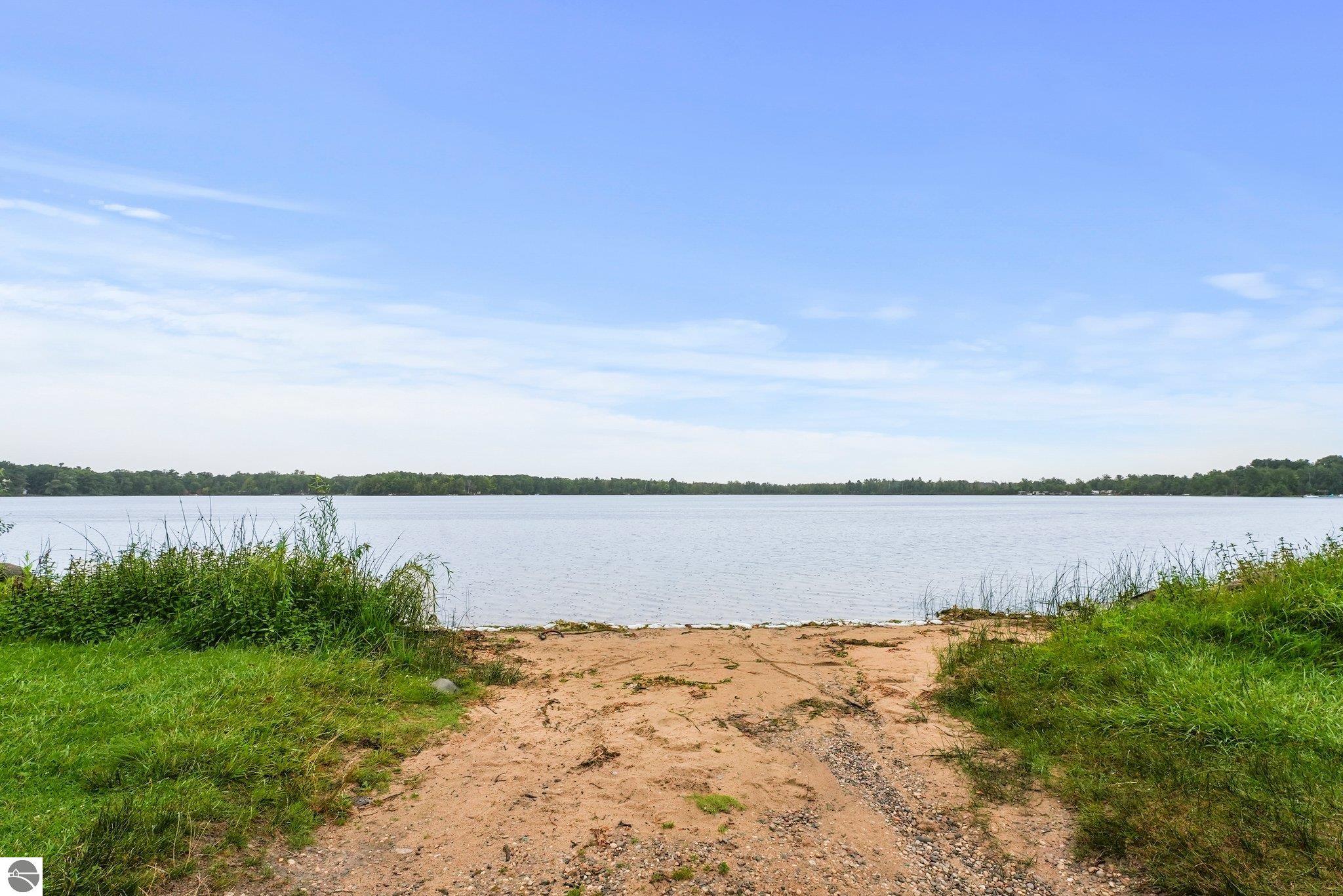 208 Lake, Elk Rapids, MI 49629 — Photo 16