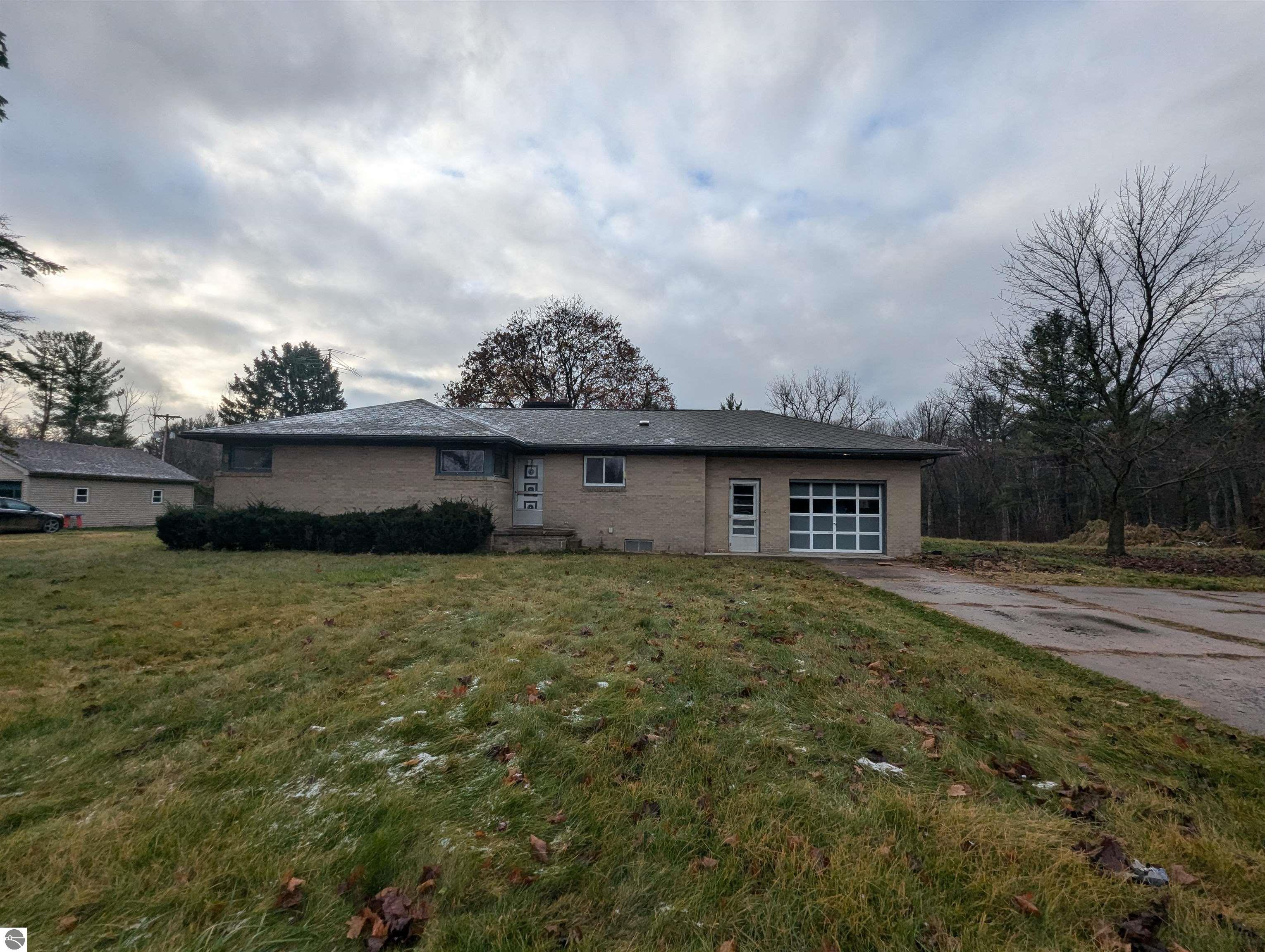 75 W Saginaw Road, Sanford, MI 48657 — Photo 2