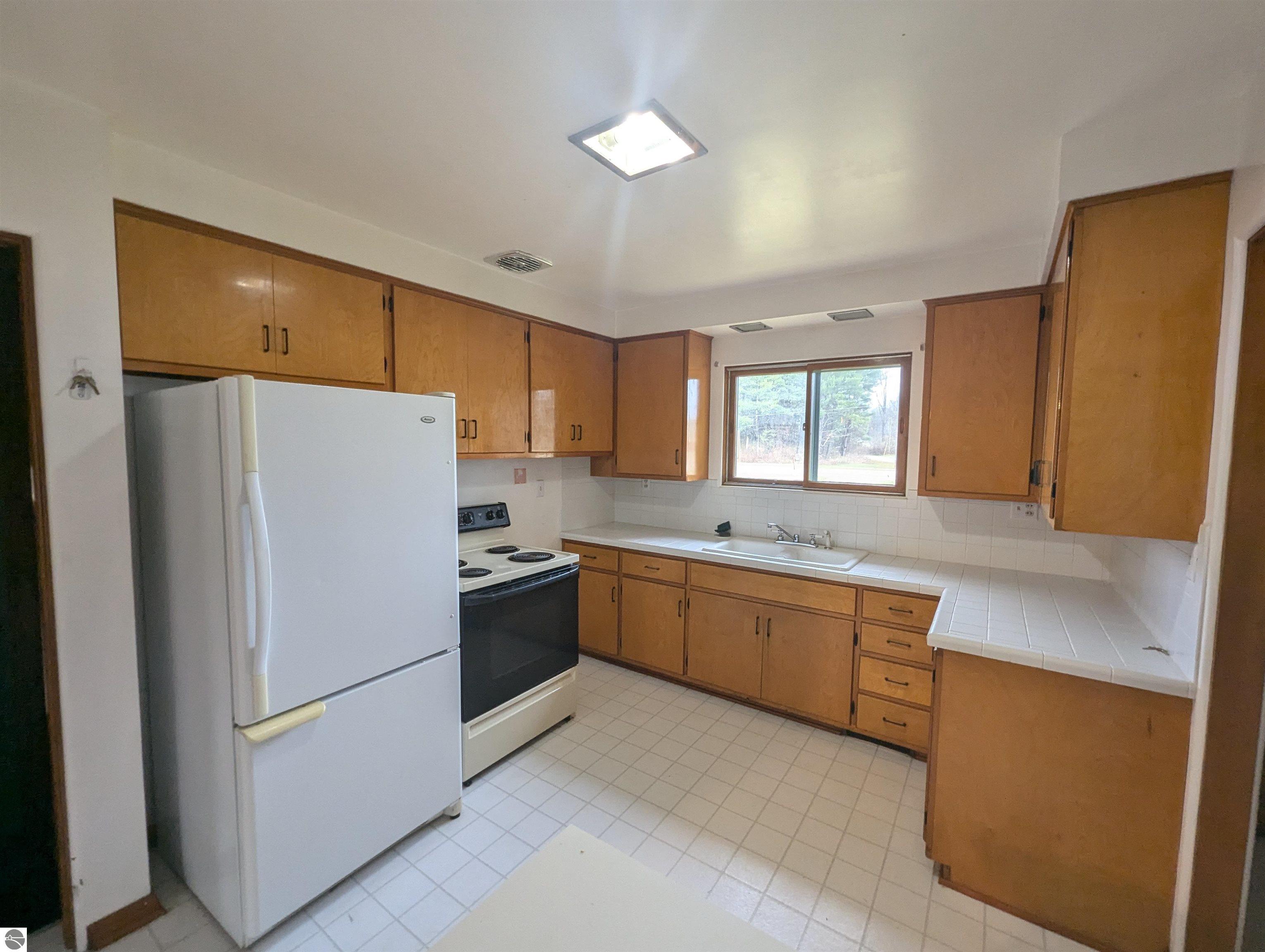 75 W Saginaw Road, Sanford, MI 48657 — Photo 16
