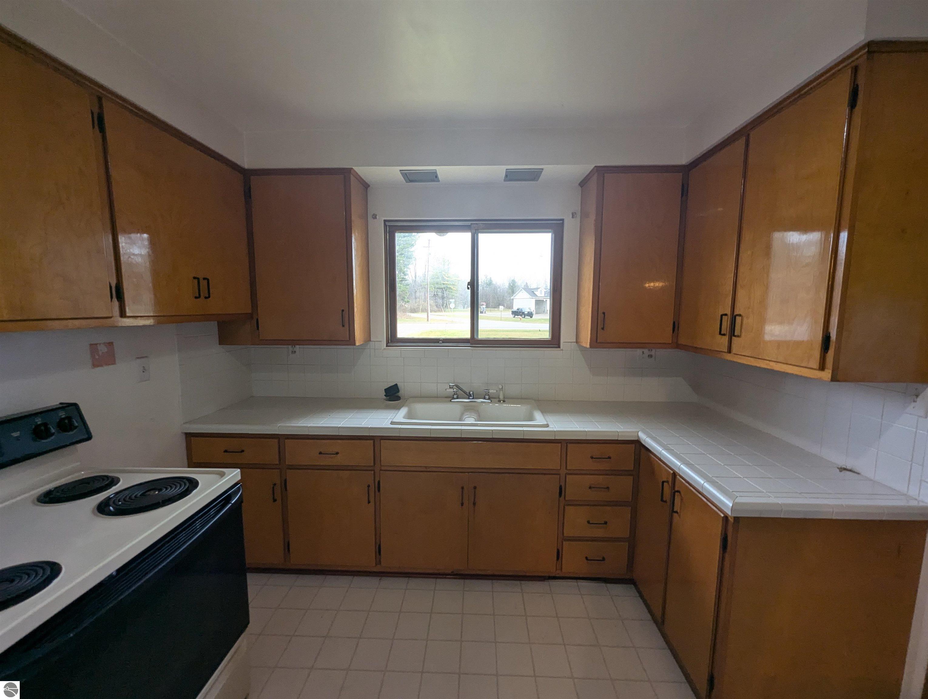 75 W Saginaw Road, Sanford, MI 48657 — Photo 17