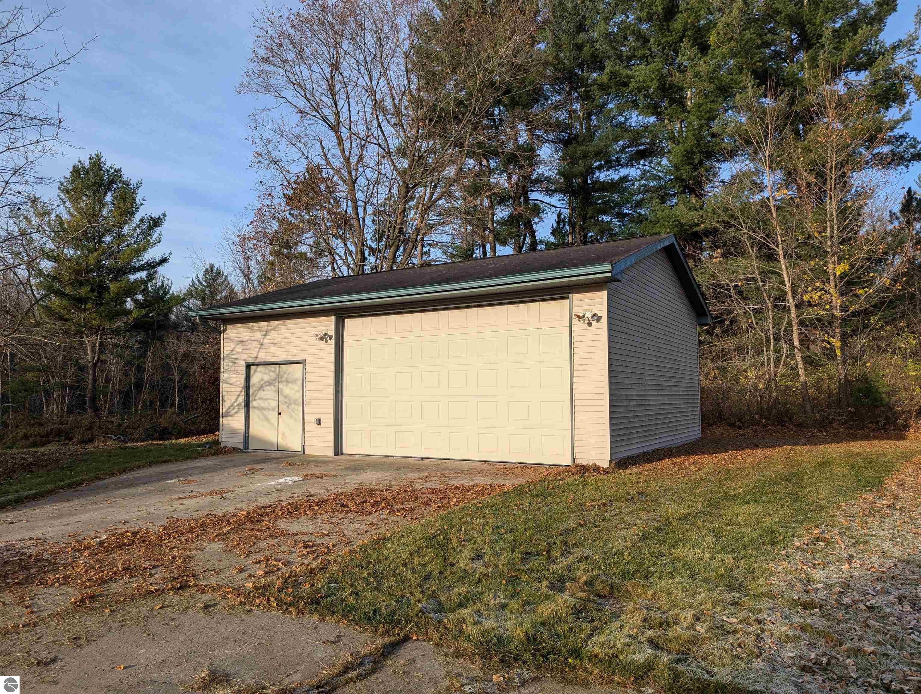 75 W Saginaw Road, Sanford, MI 48657 — Photo 4