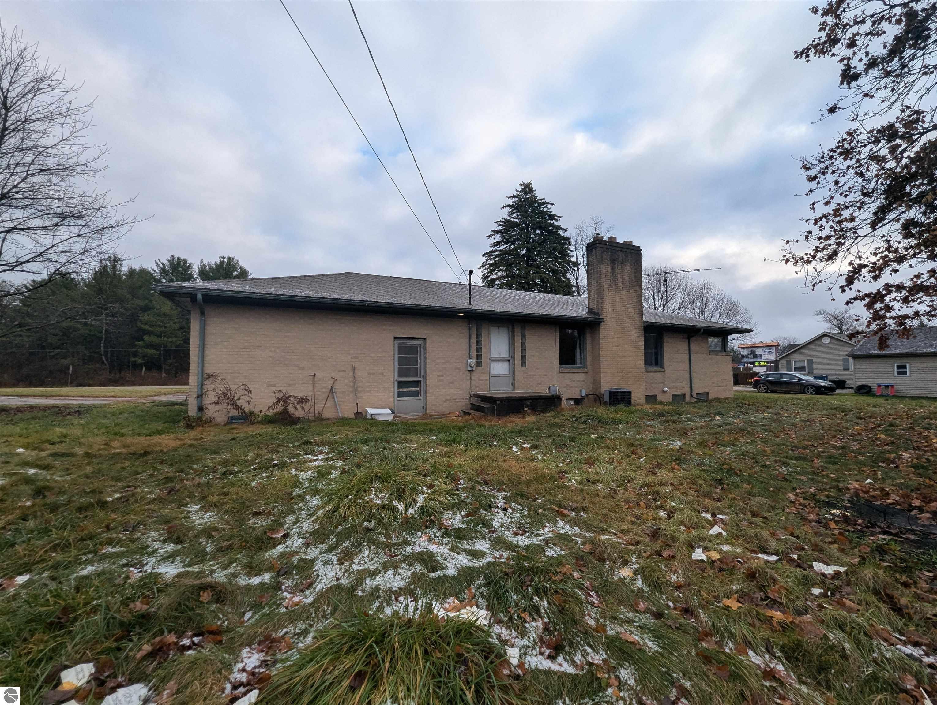 75 W Saginaw Road, Sanford, MI 48657 — Photo 6