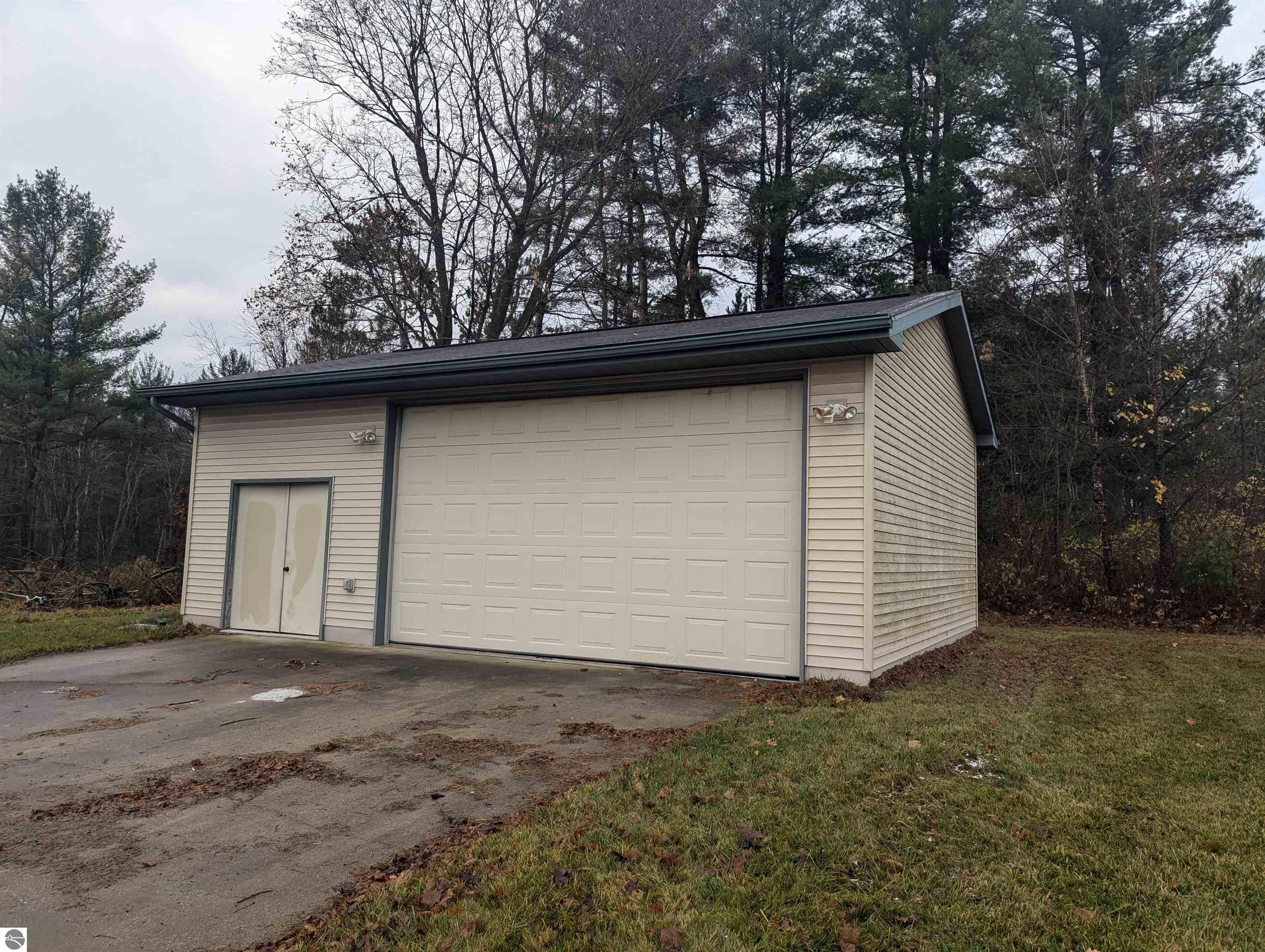 75 W Saginaw Road, Sanford, MI 48657 — Photo 8