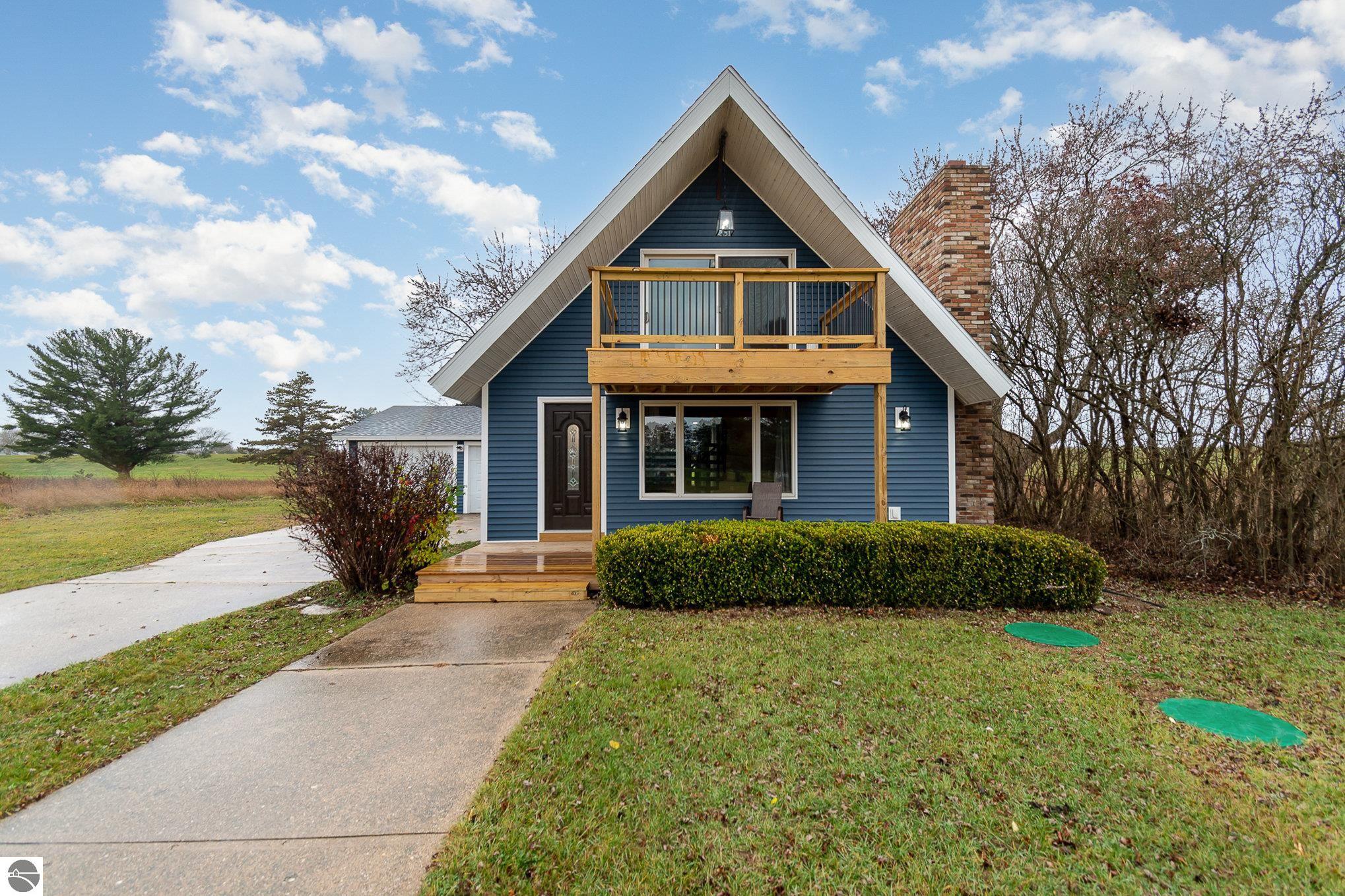 1050 Fairway Drive, Lake Isabella, MI 48893 — front exterior