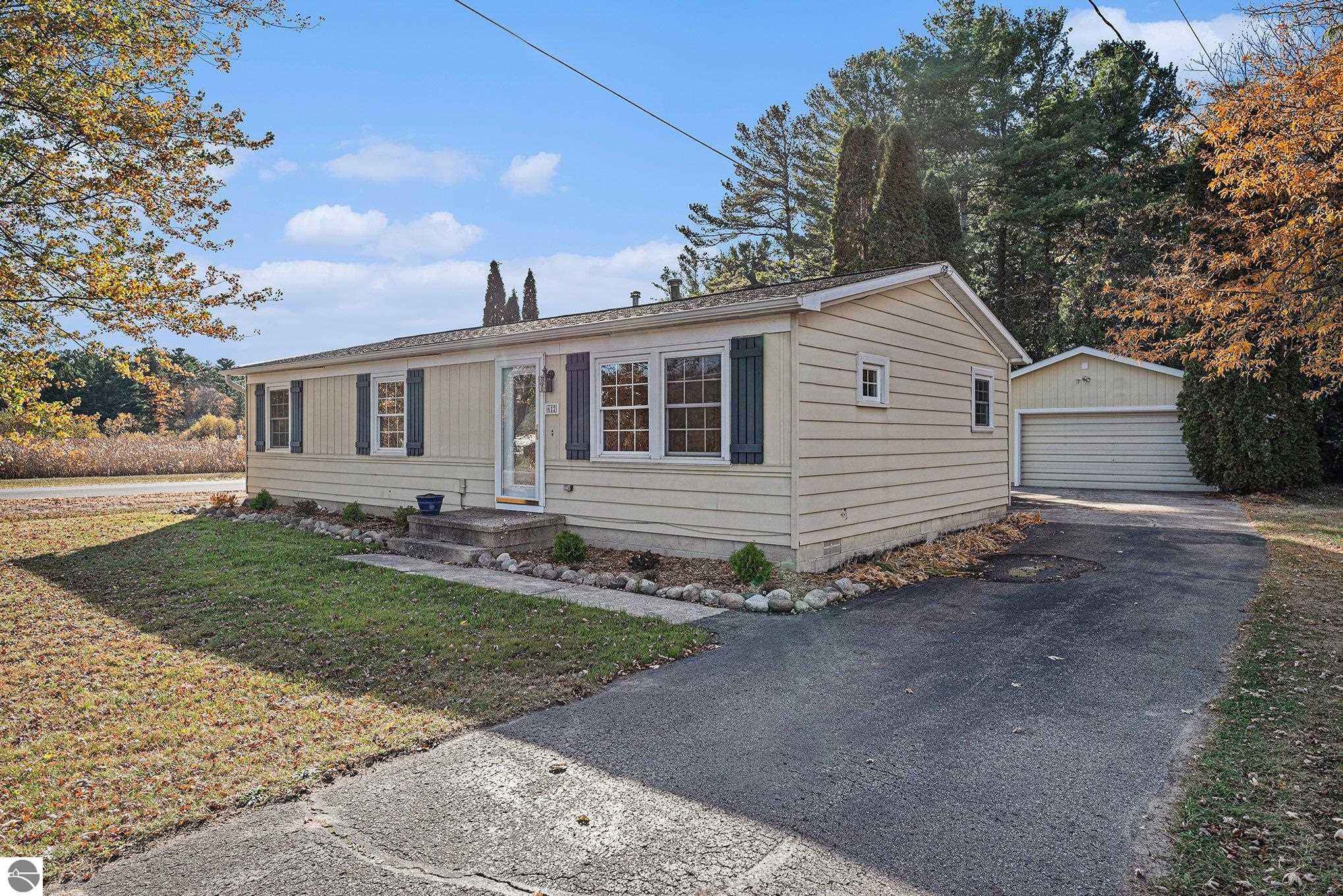 612 Ash Street, Elk Rapids, MI 49629 — Photo 4