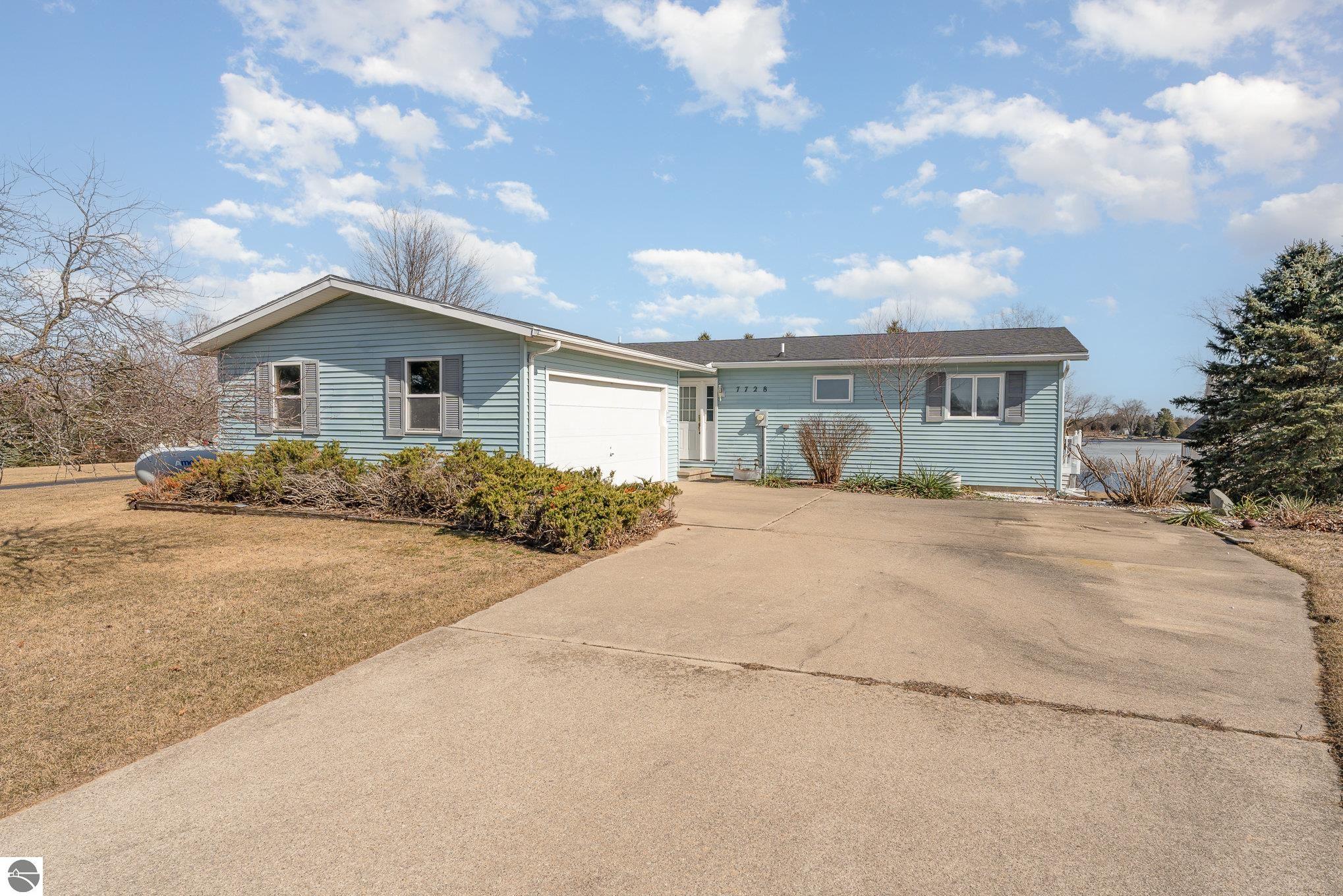 1046 Isabella Vista Drive, Weidman, MI 48893 — Photo 2