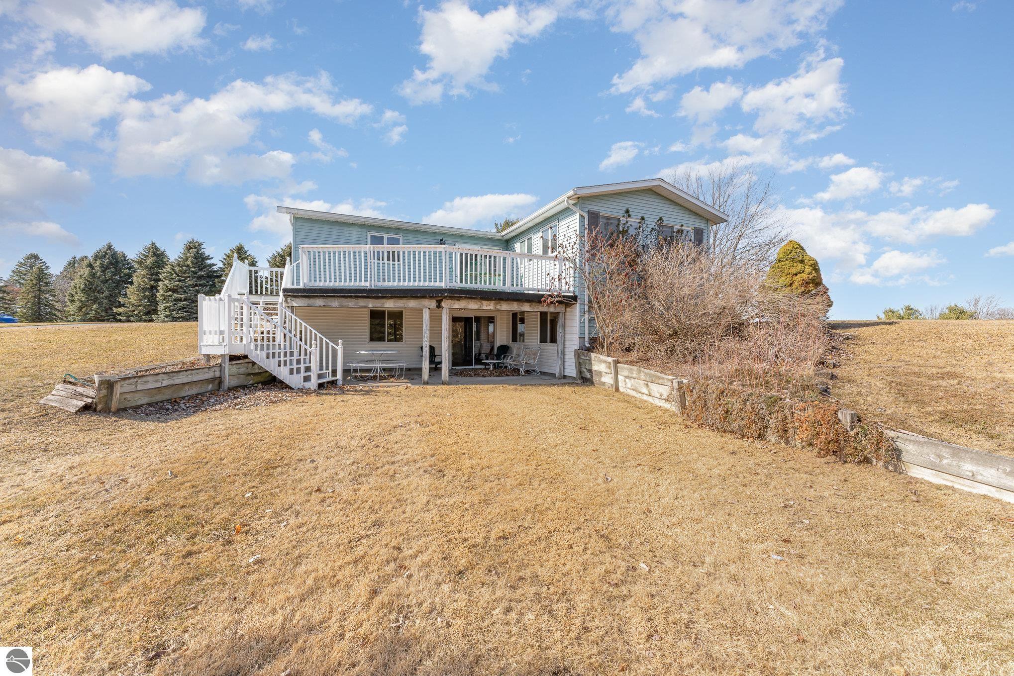 1046 Isabella Vista Drive, Weidman, MI 48893 — Photo 15