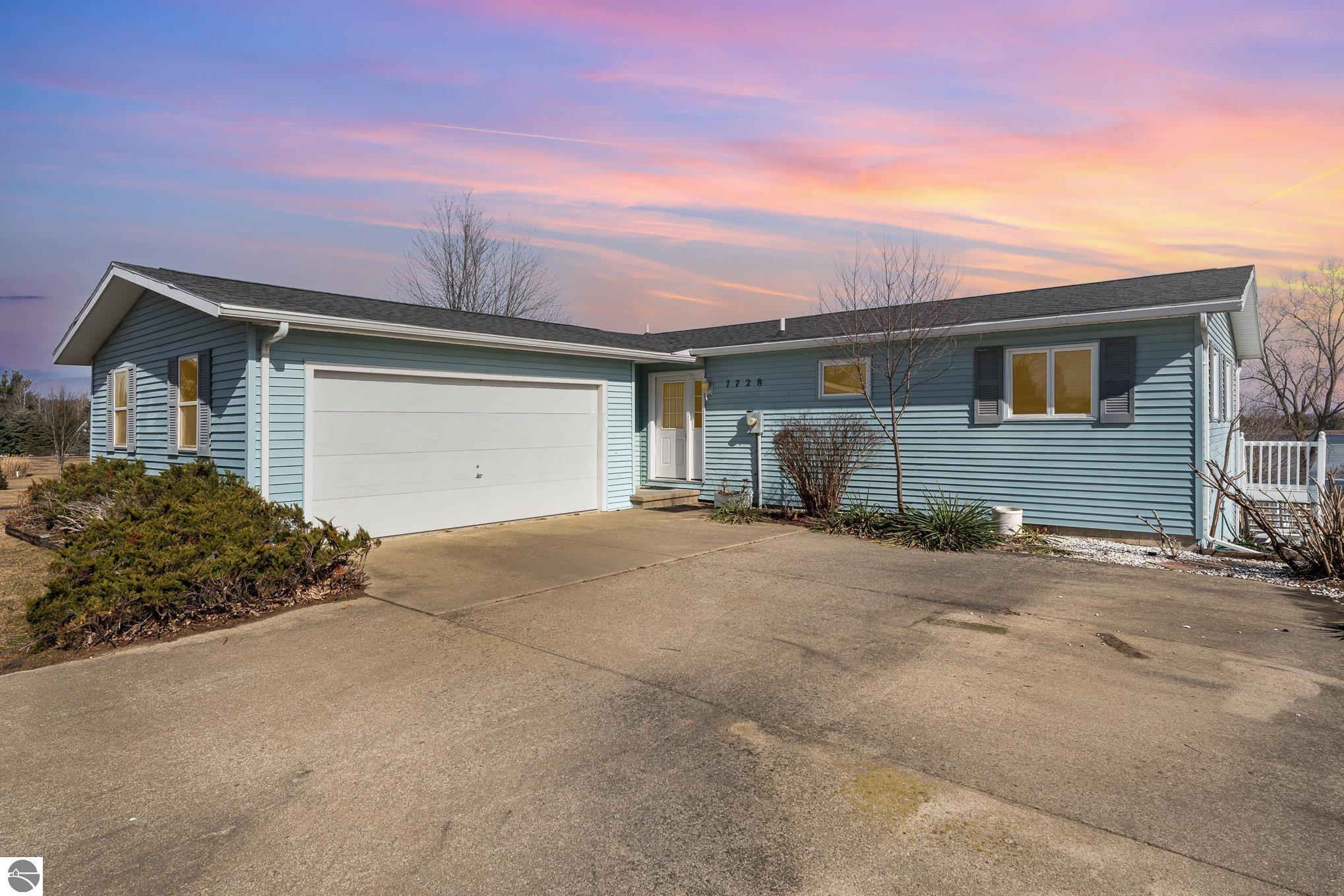 1046 Isabella Vista Drive, Weidman, MI 48893 — Photo 16