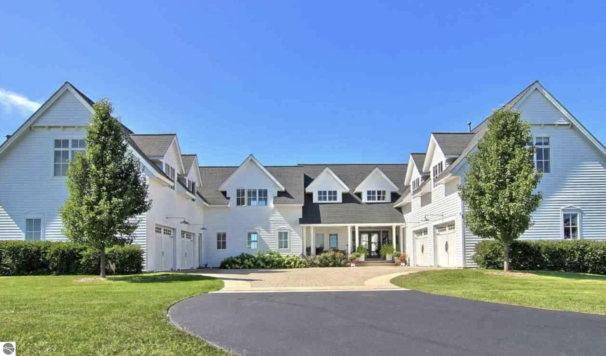 10292 E Fort Road, Suttons Bay, MI 49682 — Photo 2