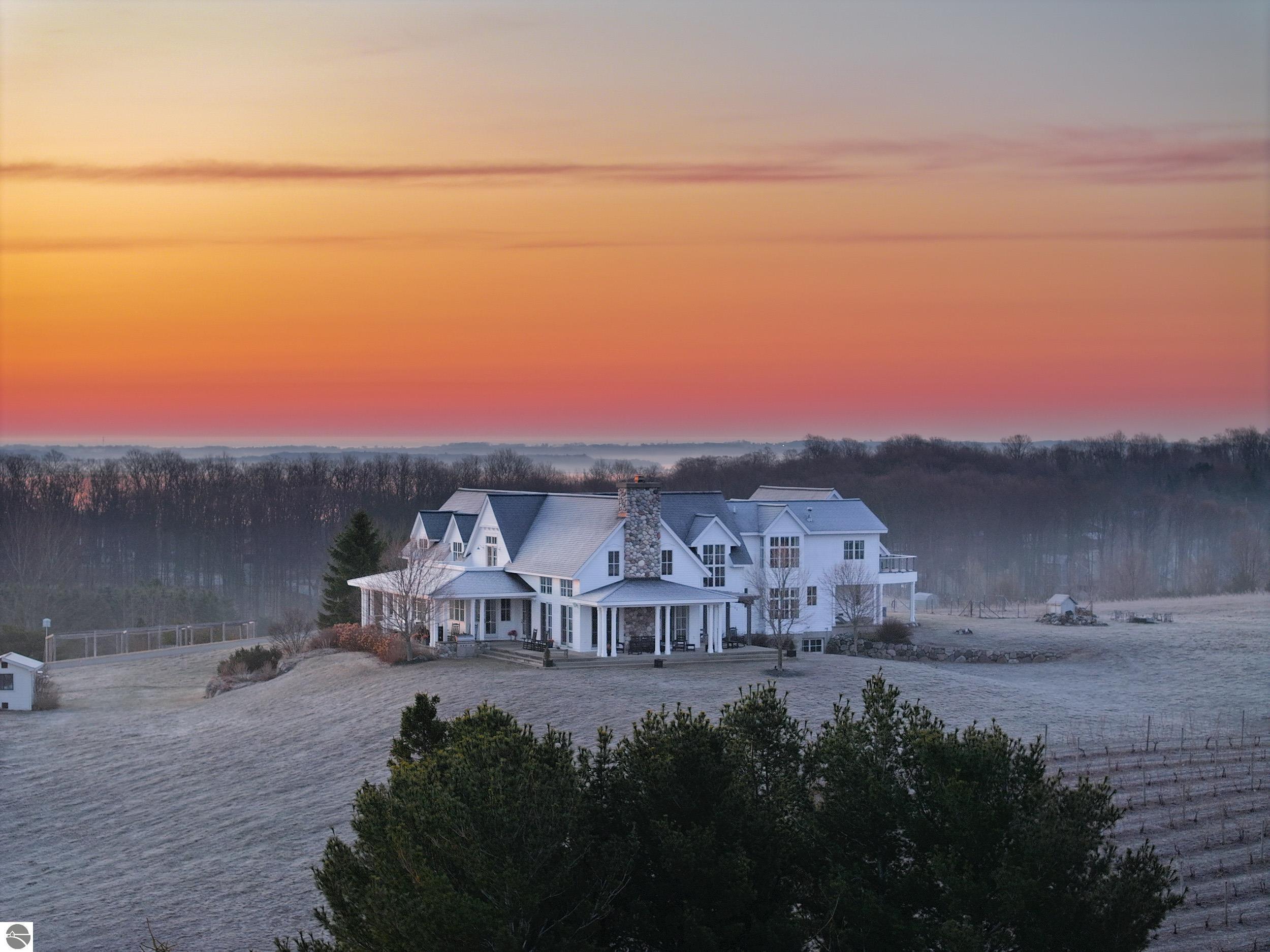 10292 E Fort Road, Suttons Bay, MI 49682 — Photo 11