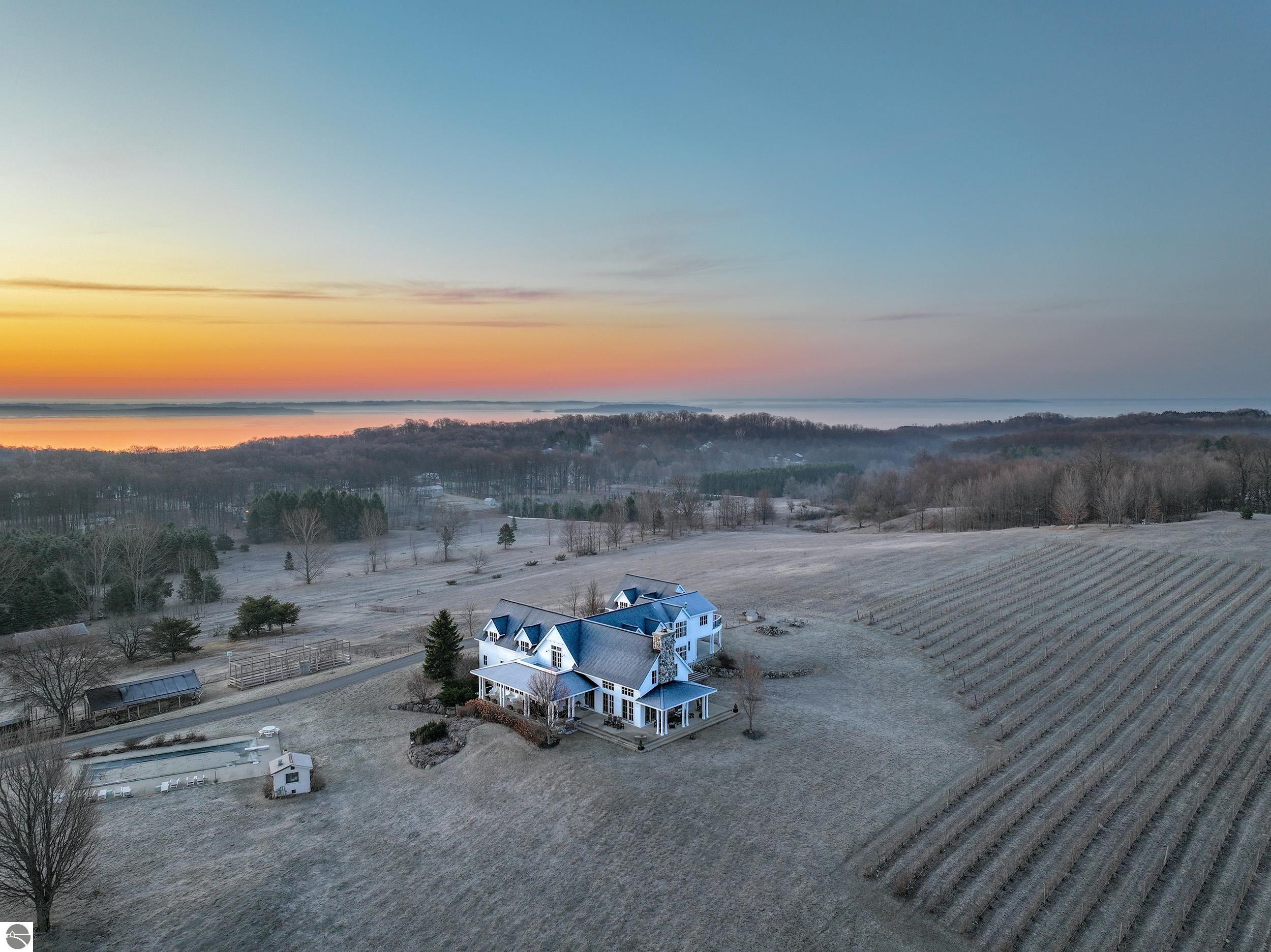 10292 E Fort Road, Suttons Bay, MI 49682 — Photo 17