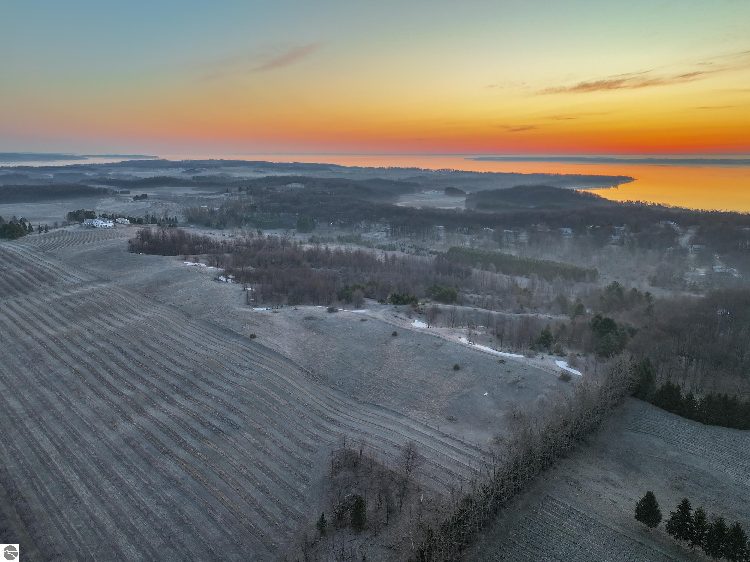 10292 E Fort Road, Suttons Bay, MI 49682 — Photo 18