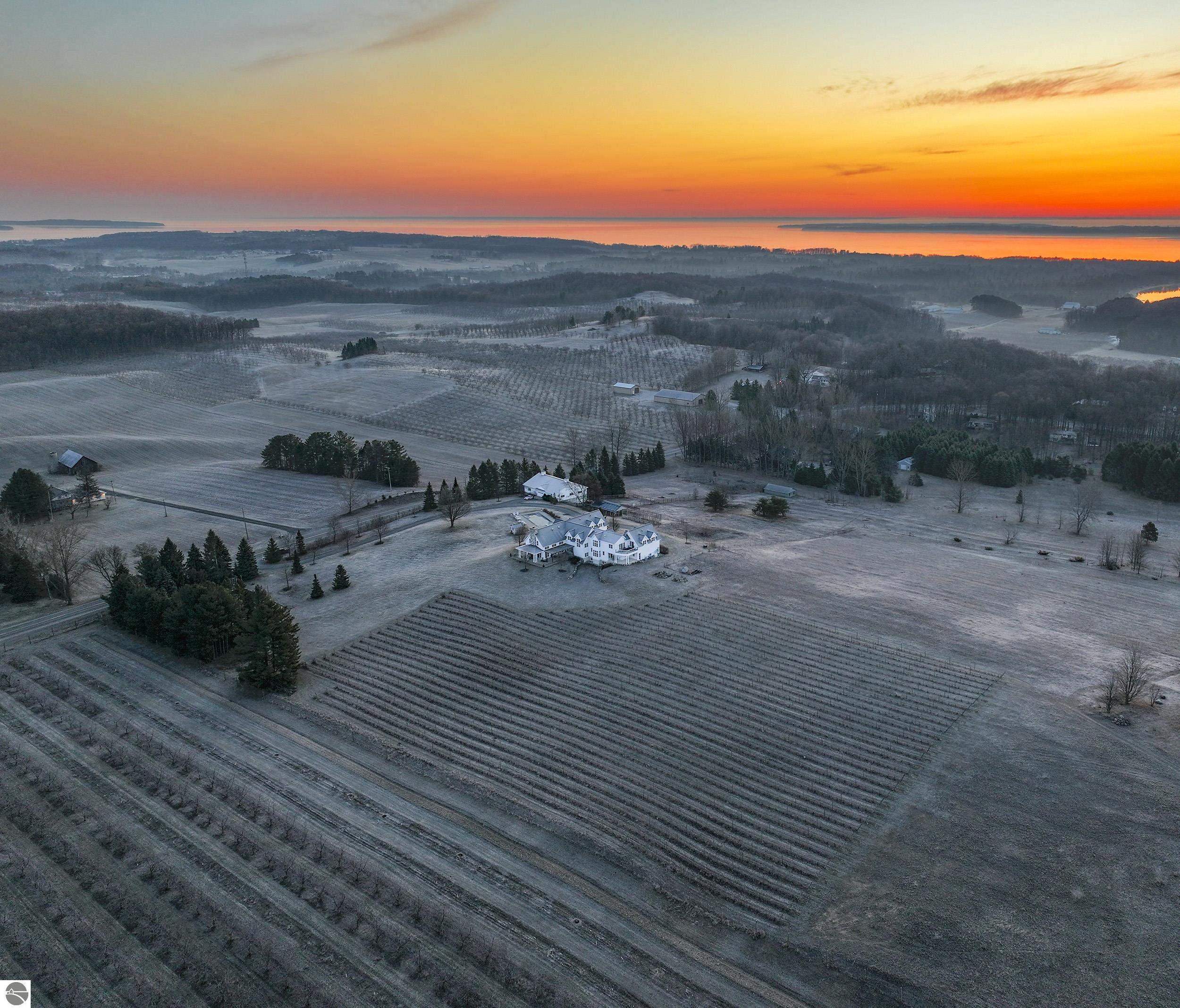 10292 E Fort Road, Suttons Bay, MI 49682 — Photo 19