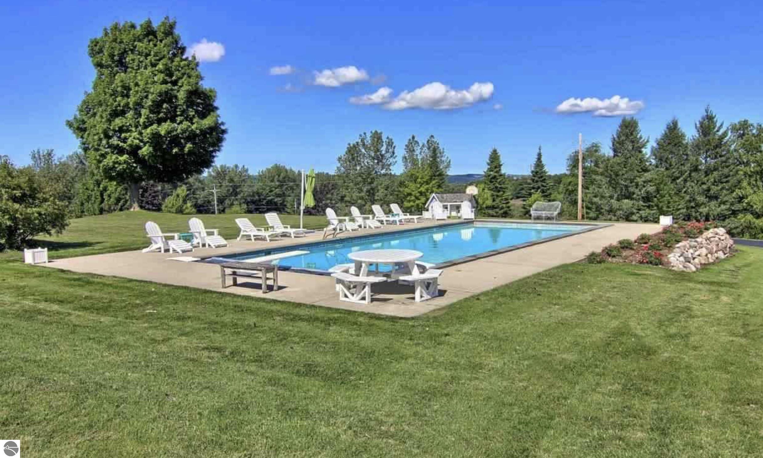 10292 E Fort Road, Suttons Bay, MI 49682 — Photo 5