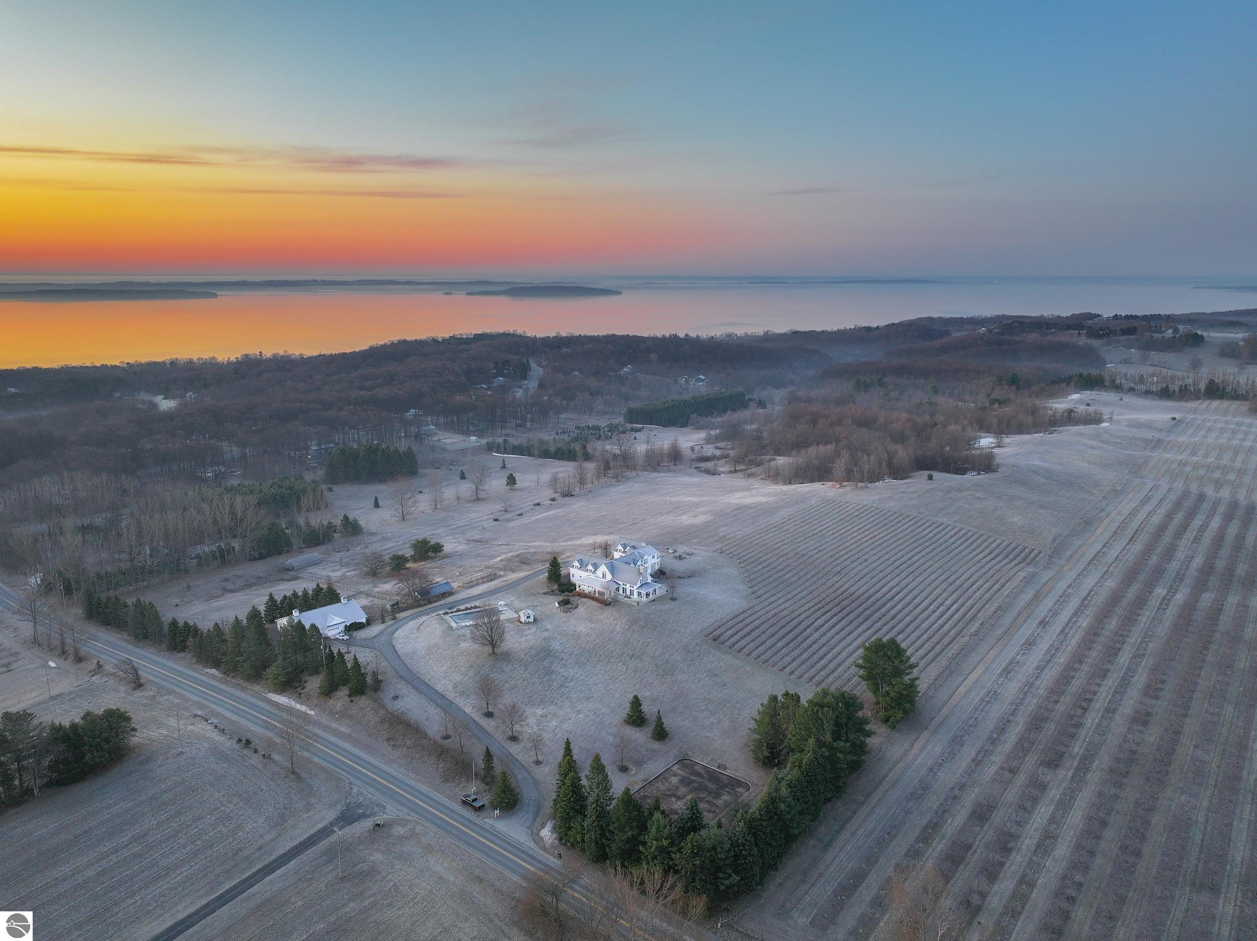 10292 E Fort Road, Suttons Bay, MI 49682 — Photo 6