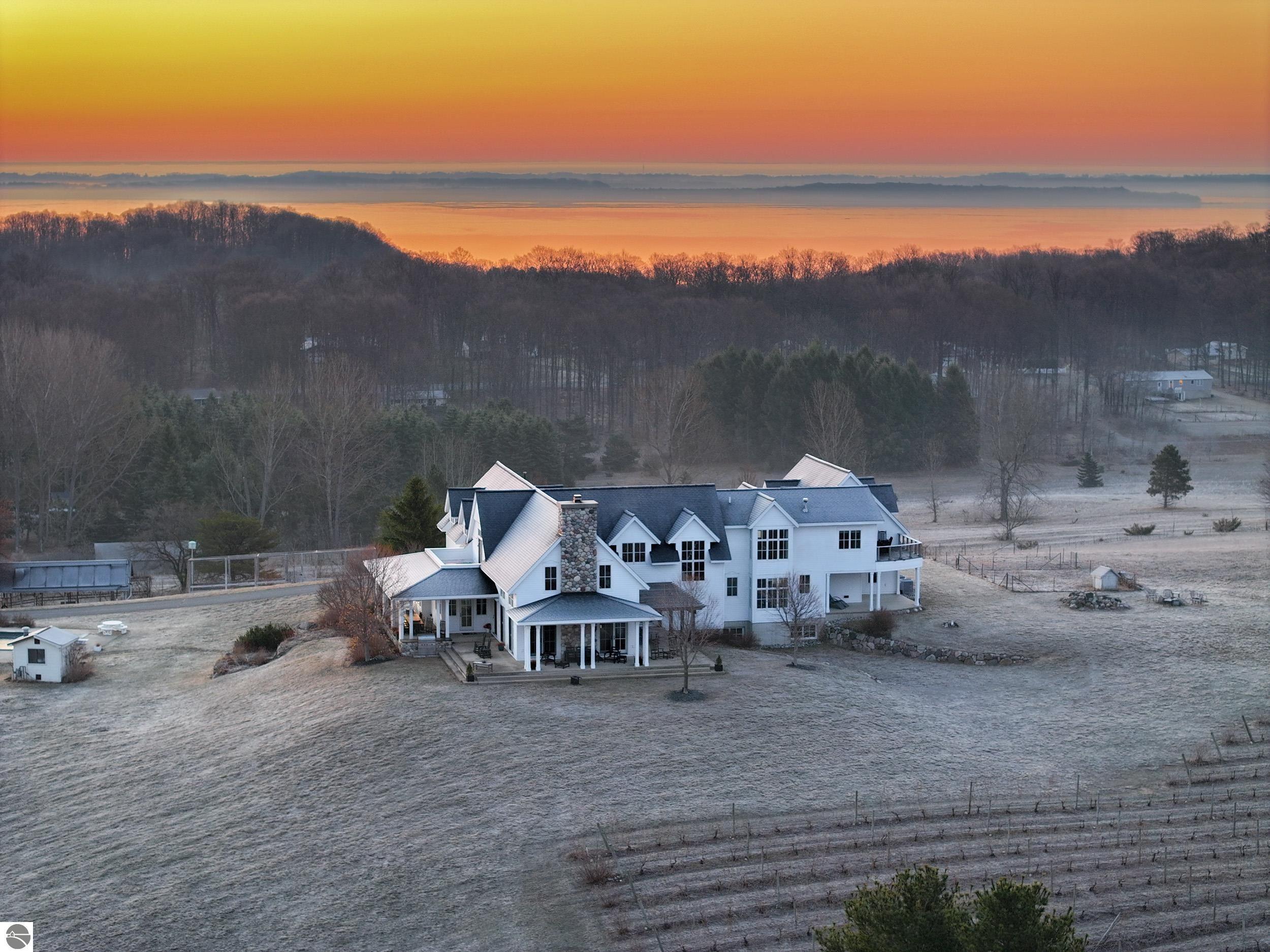 10292 E Fort Road, Suttons Bay, MI 49682 — Photo 9