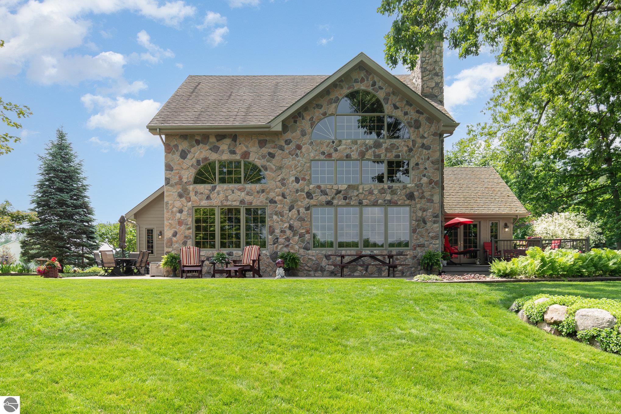 1276 Queensway Drive, Lake Isabella, MI 48893 — front exterior