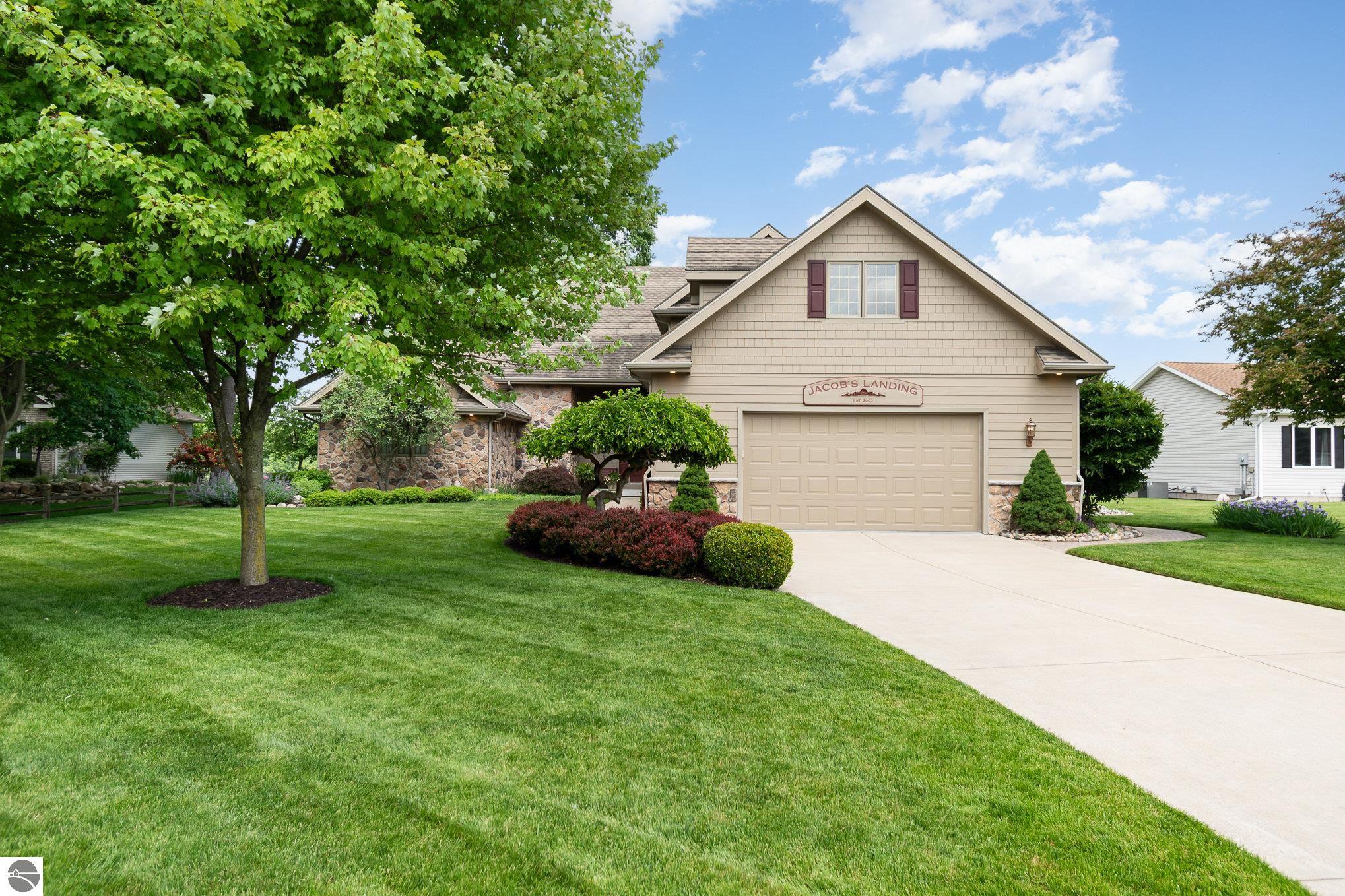 1276 Queensway Drive, Lake Isabella, MI 48893 — Photo 2