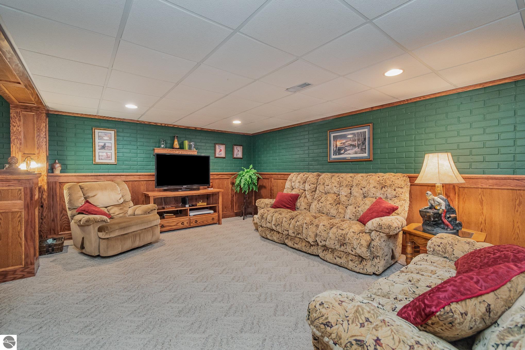1276 Queensway Drive, Lake Isabella, MI 48893 — Photo 33