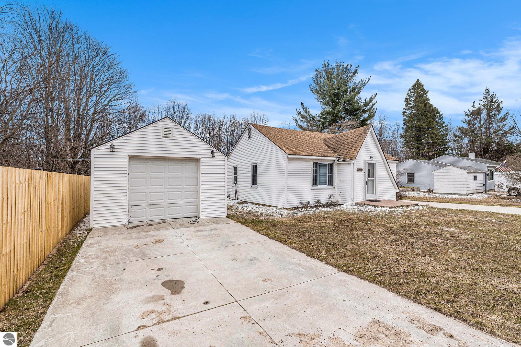 1067 Orchard, Benzonia, MI 49616 — Photo 26