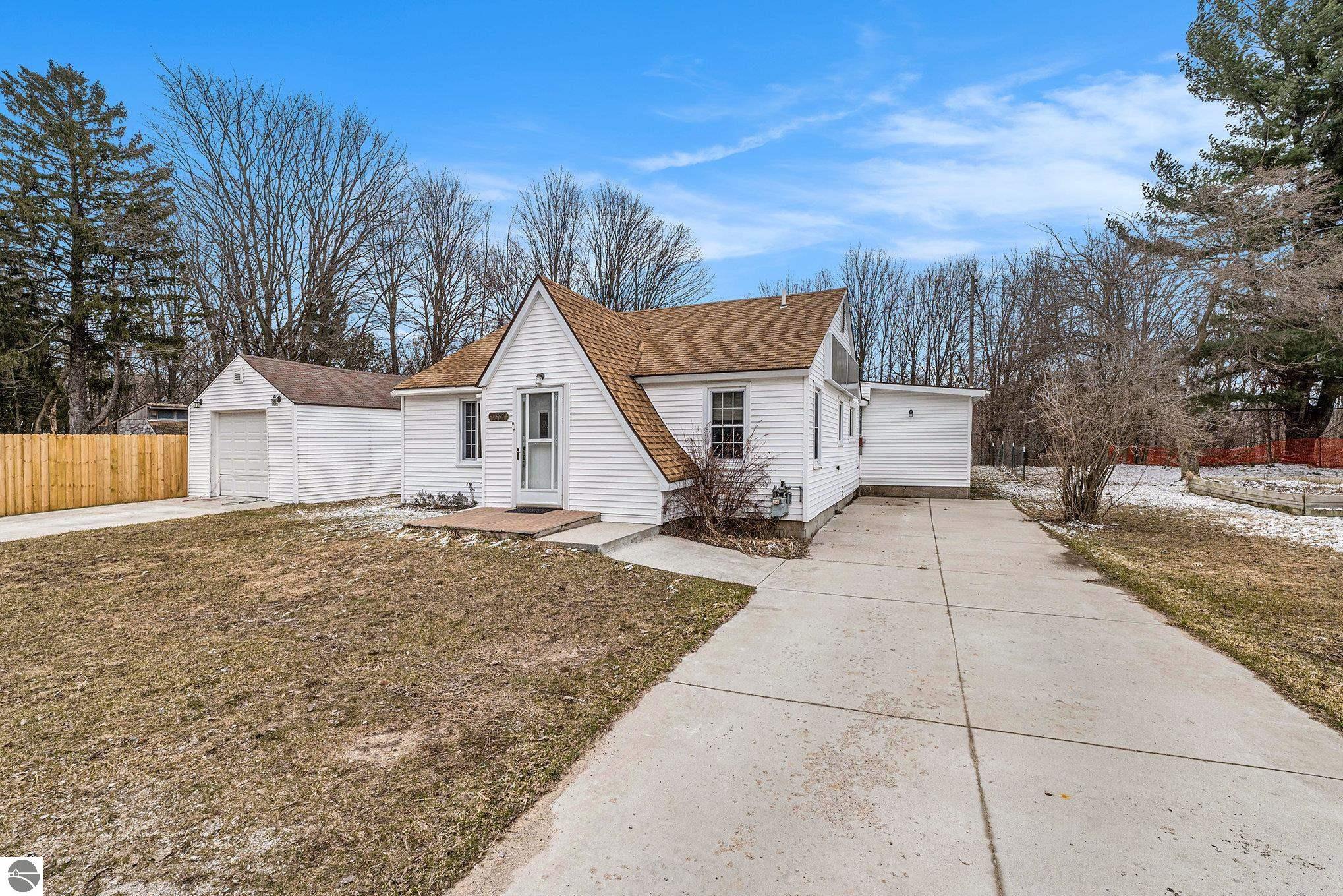1067 Orchard, Benzonia, MI 49616 — Photo 30