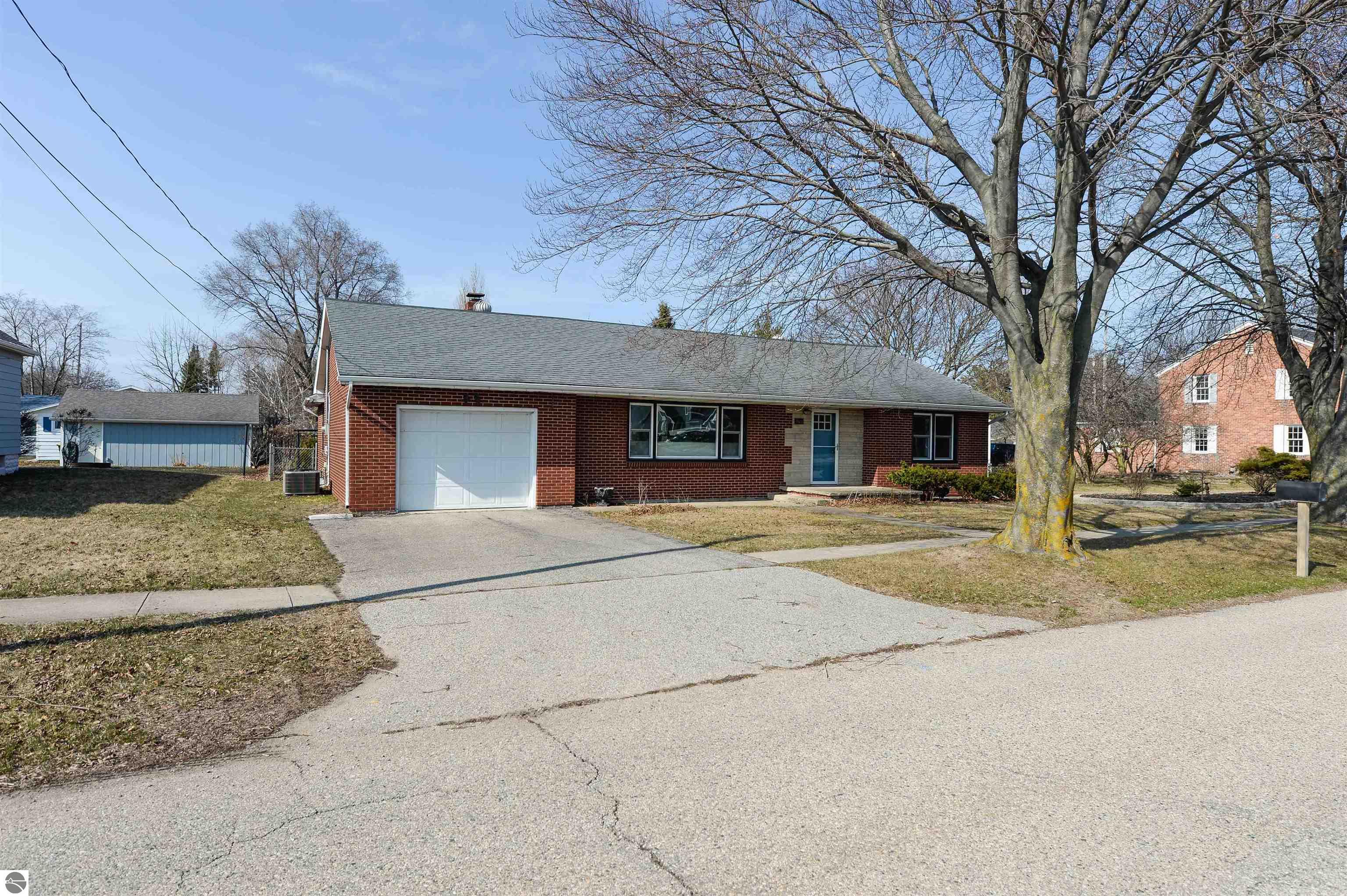 603 E Bay Street, East Tawas, MI 48730 — front exterior